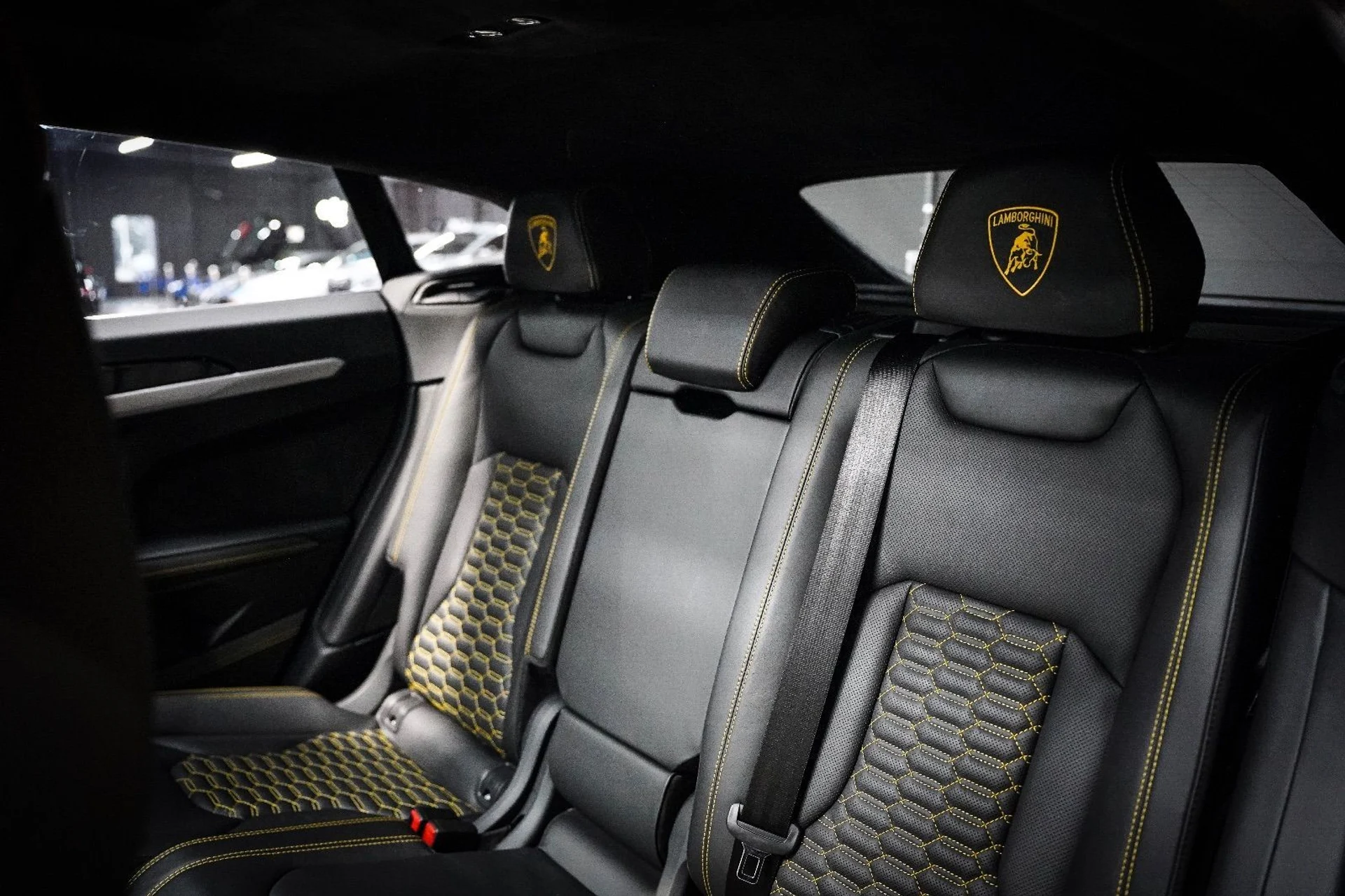 mph080_1727738198_37414663_04984_2020_lamborghini_urus_096_3e4cdda490