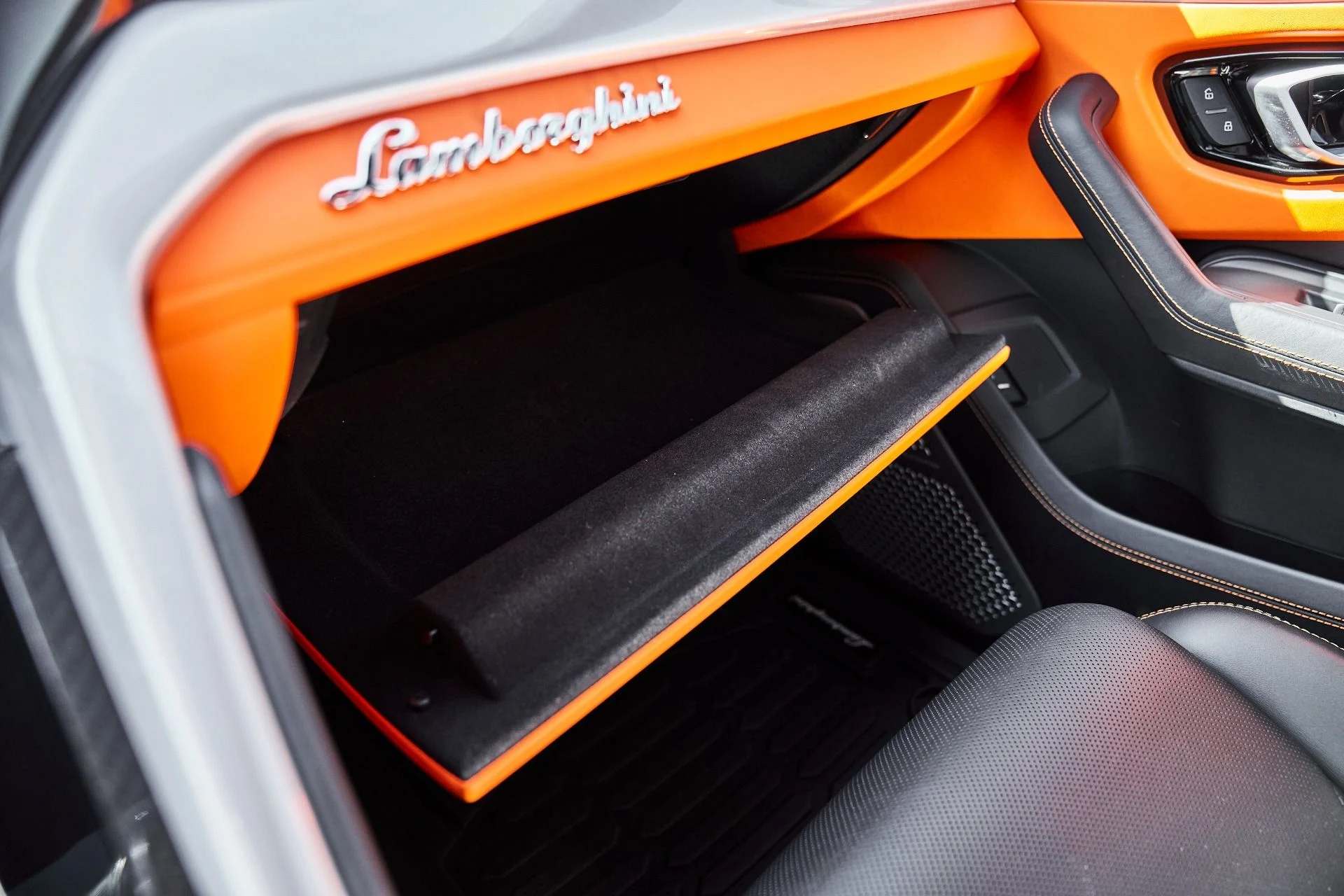mph080_1801432983_Used_2022_Lamborghini_Urus_1778204522_a46ff57261