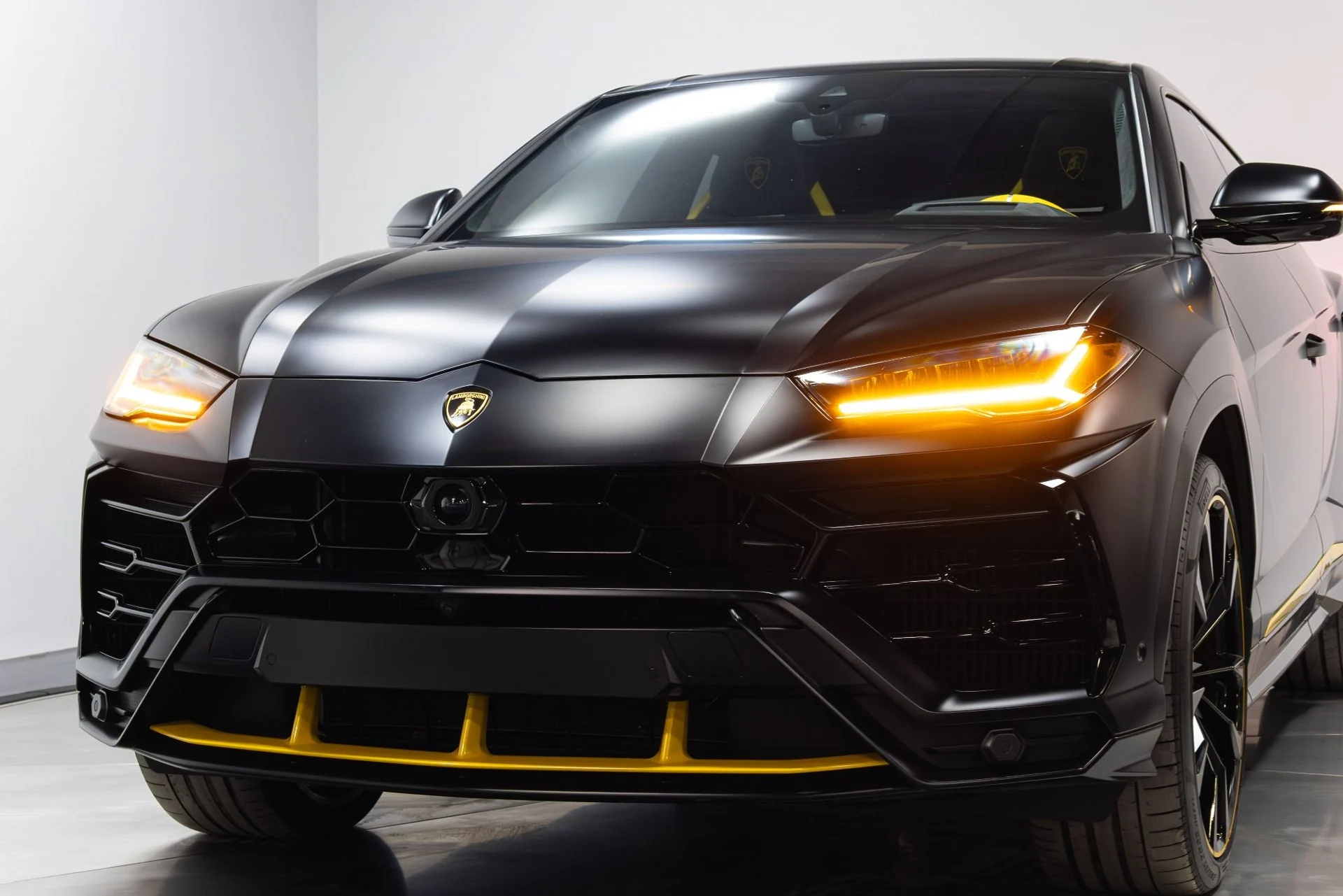 mph080_1845448003_Used_2022_Lamborghini_Urus_Graphite_Capsule_1775757245_ccb8835c30