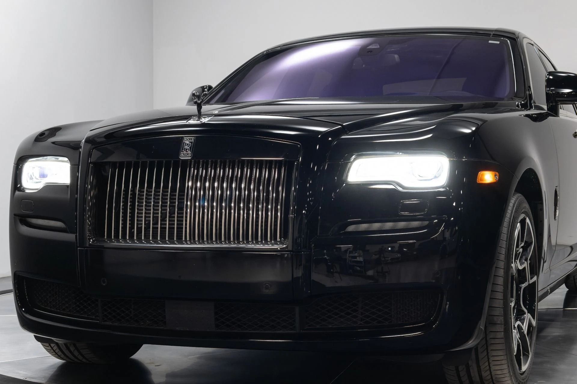 mph080_1867664191_Used_2017_Rolls_Royce_Ghost_Black_Badge_1764012368_1a19d412c1