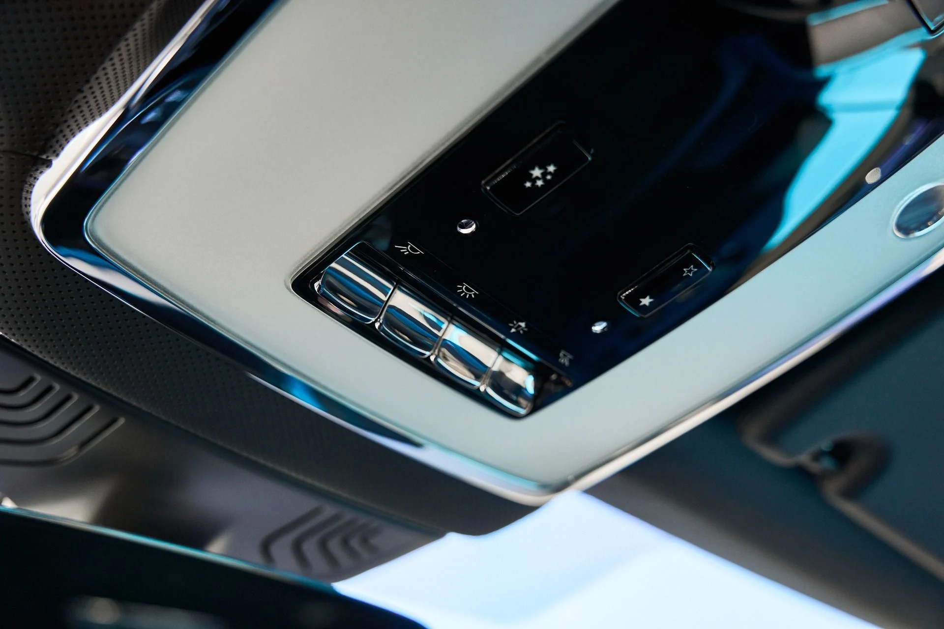 mph080_1964186816_Used_2025_Rolls_Royce_Cullinan_Base_1767668991_481c42fc31