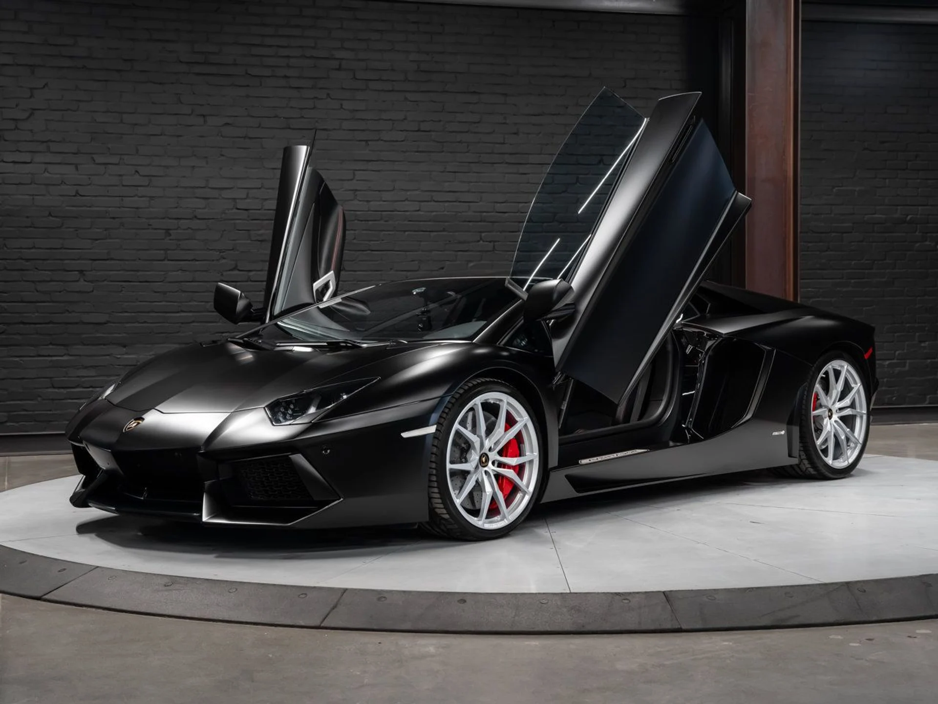 mph080_2011299884_lamborghini_aventador_2017_46057135b6