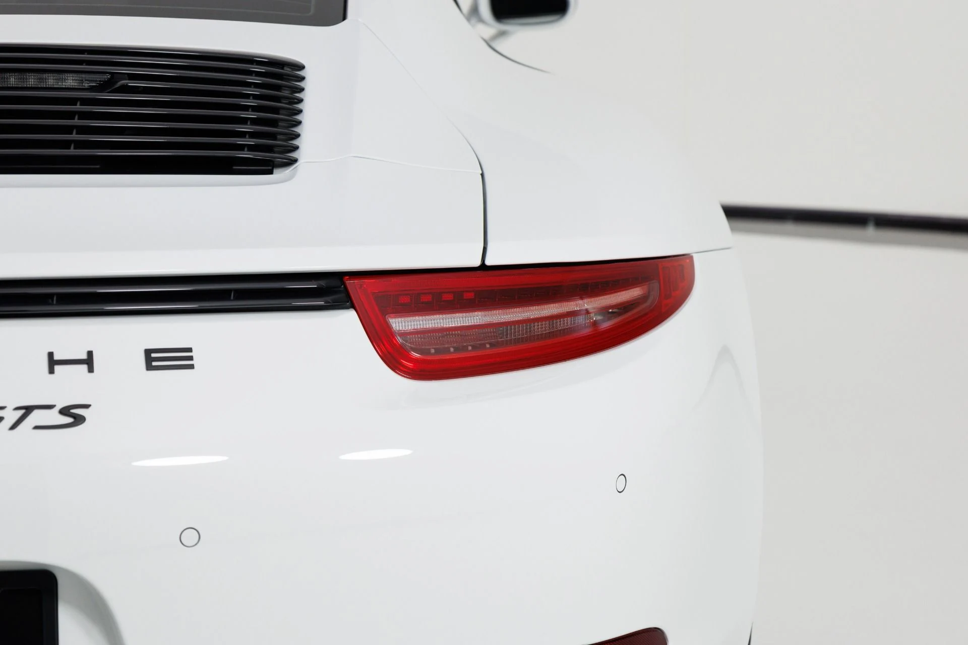 mph080_2082557756_Used_2016_Porsche_911_Carrera_GTS_1792778198_821e856582