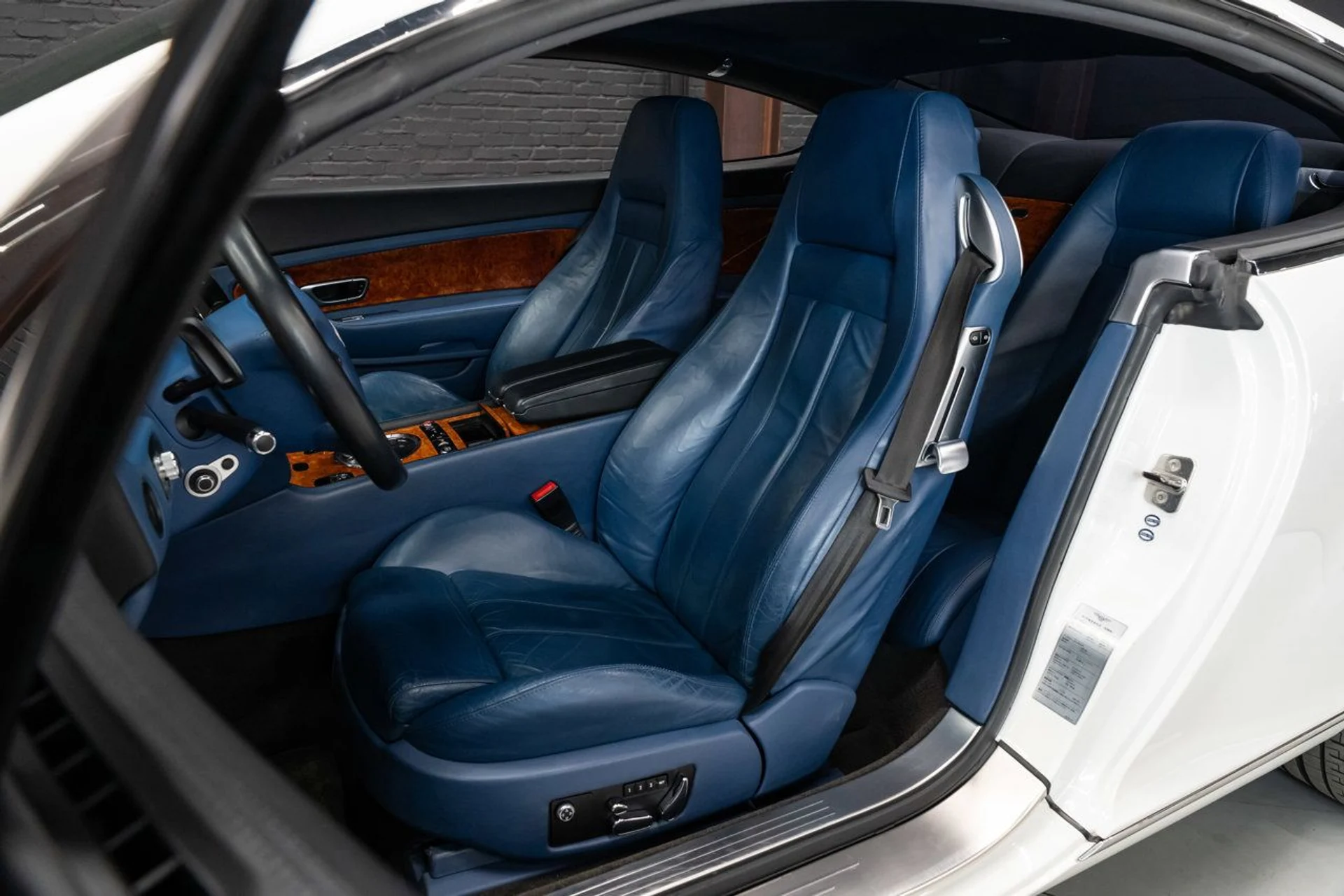 mph080_2302657084_bentley_continental_gt_2006_b1d8bfc732