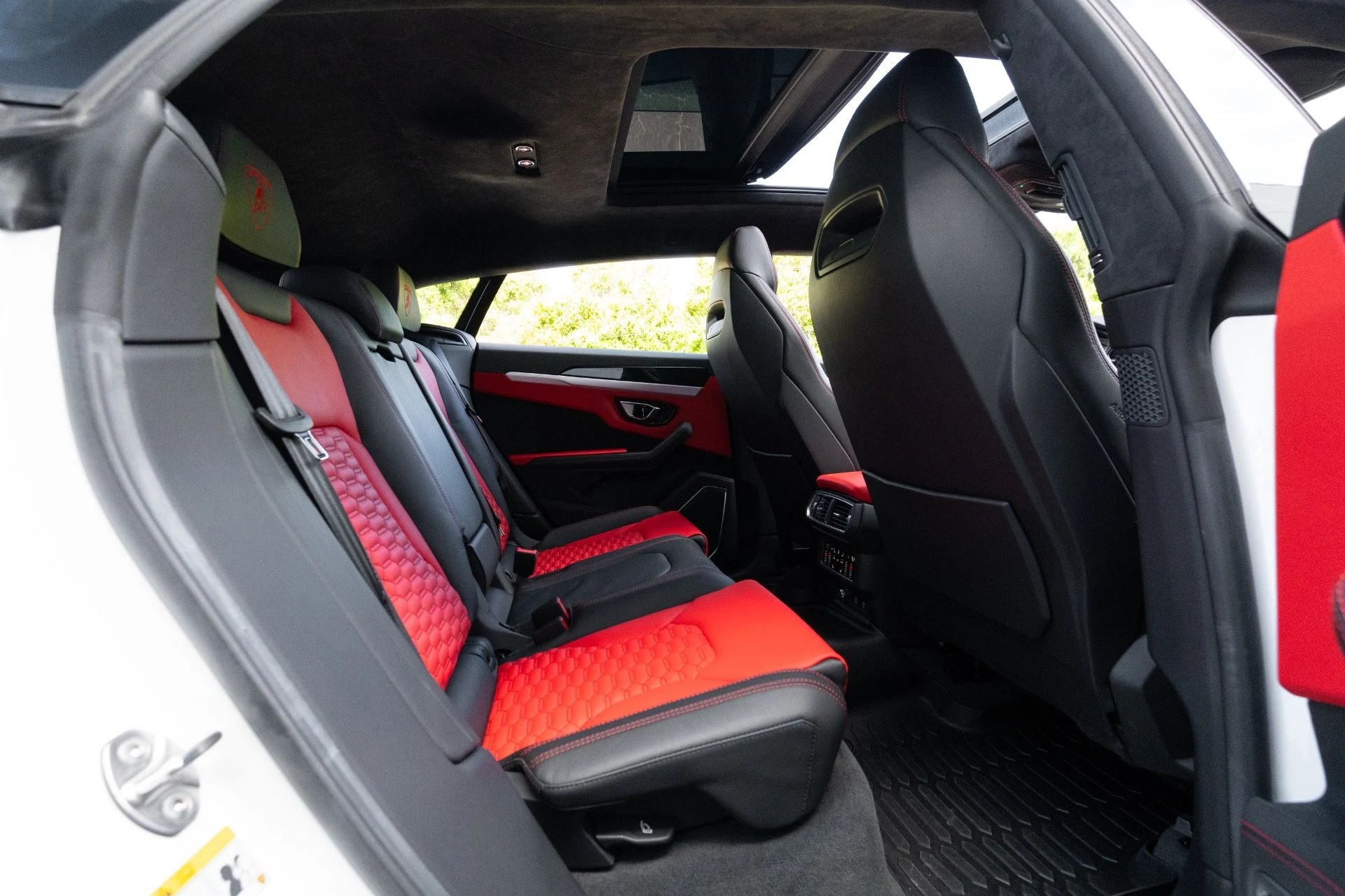 mph080_2344854544_Used_2022_Lamborghini_Urus_1778780626_4a1b116abf