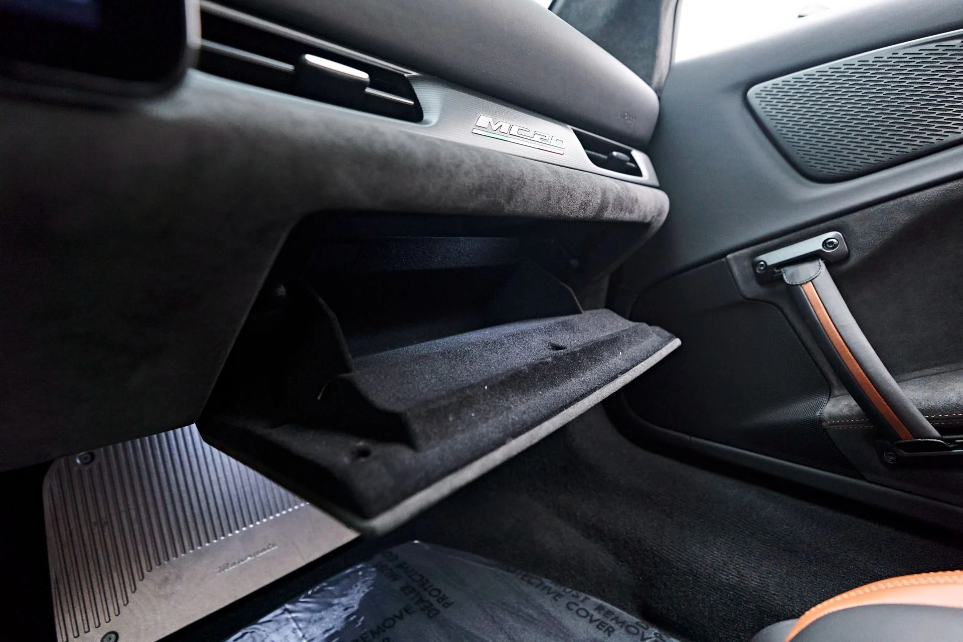 mph080_2391152252_Used_2023_Maserati_MC_20_Base_1721243405_505ceca5c0