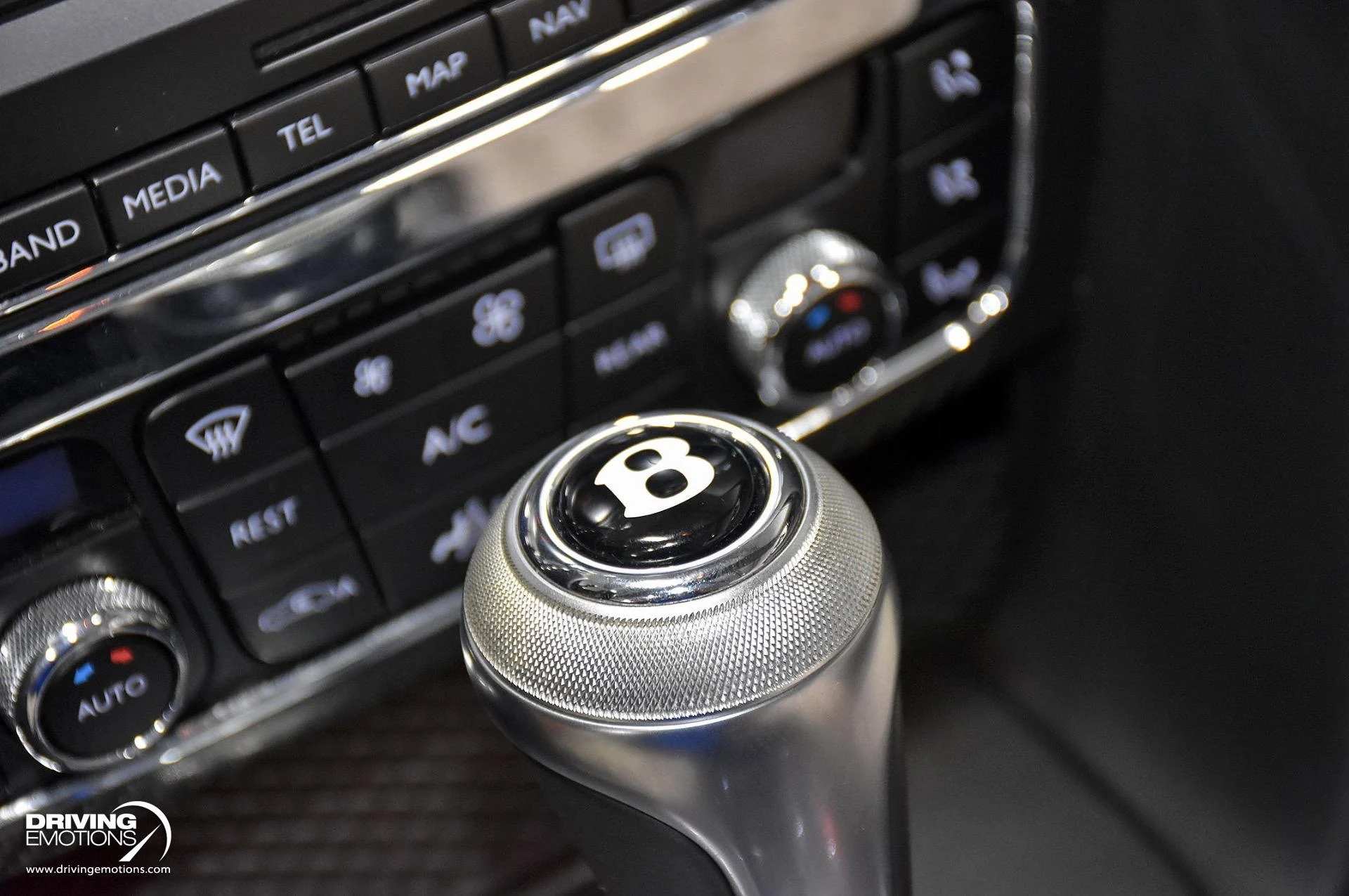 mph080_2461543193_871_p81_l_2dd576b13e