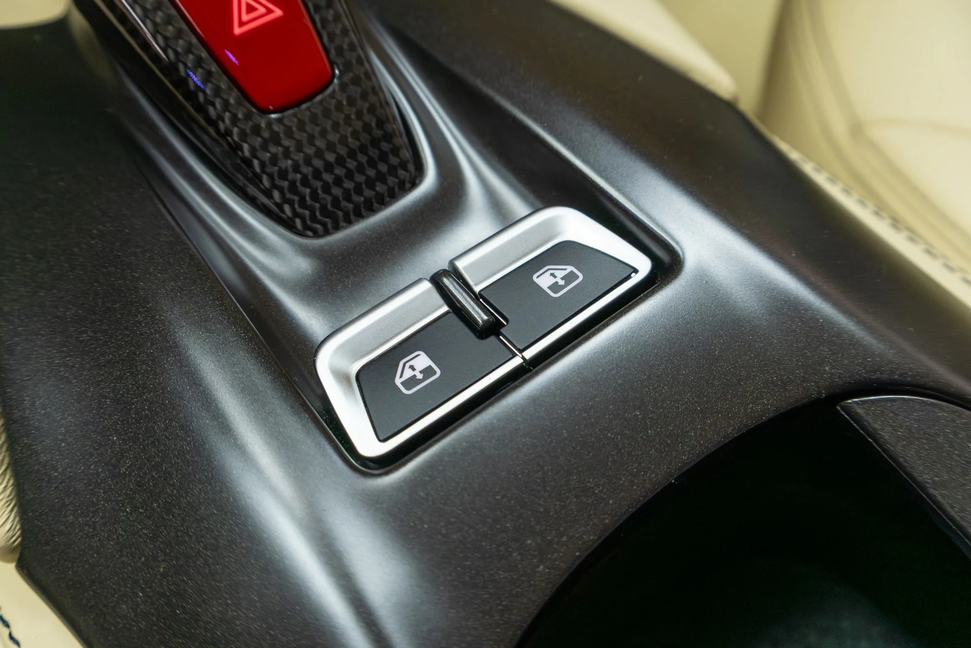 mph080_2499687698_Used_2018_Ferrari_812_Superfast_1763480061_622eff7682