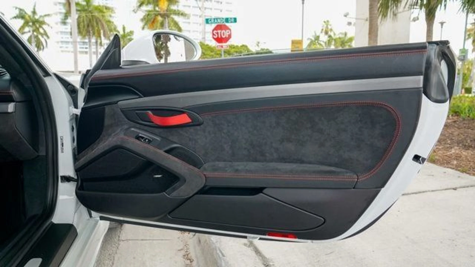 mph080_2568289615_used_2020_porsche_718_cayman_gt4coupe_14354_22875819_81_640_24aadf3b88