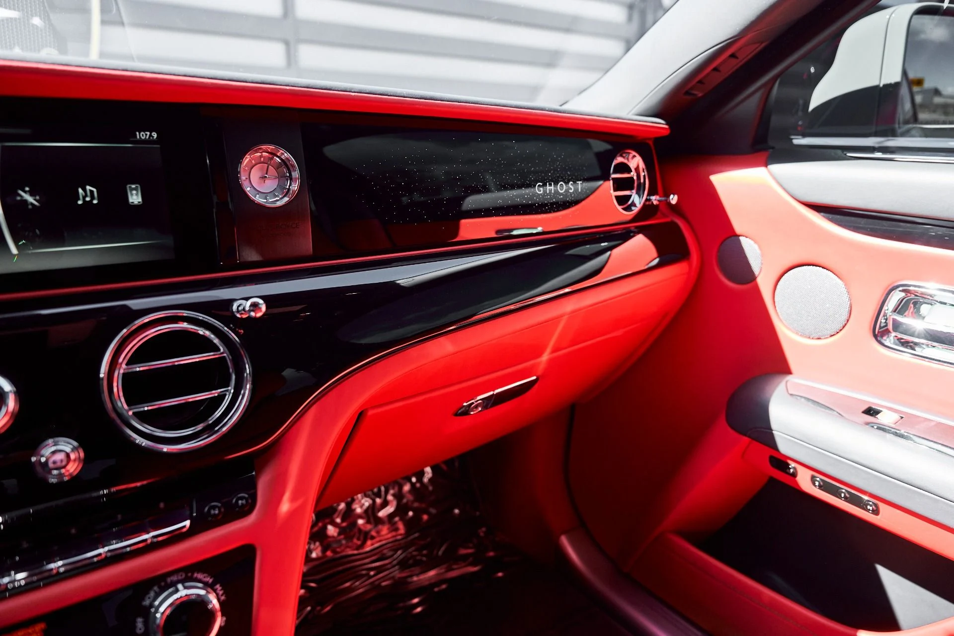 mph080_2575278577_Used_2022_Rolls_Royce_Ghost_Base_1772766110_98d5633a3f