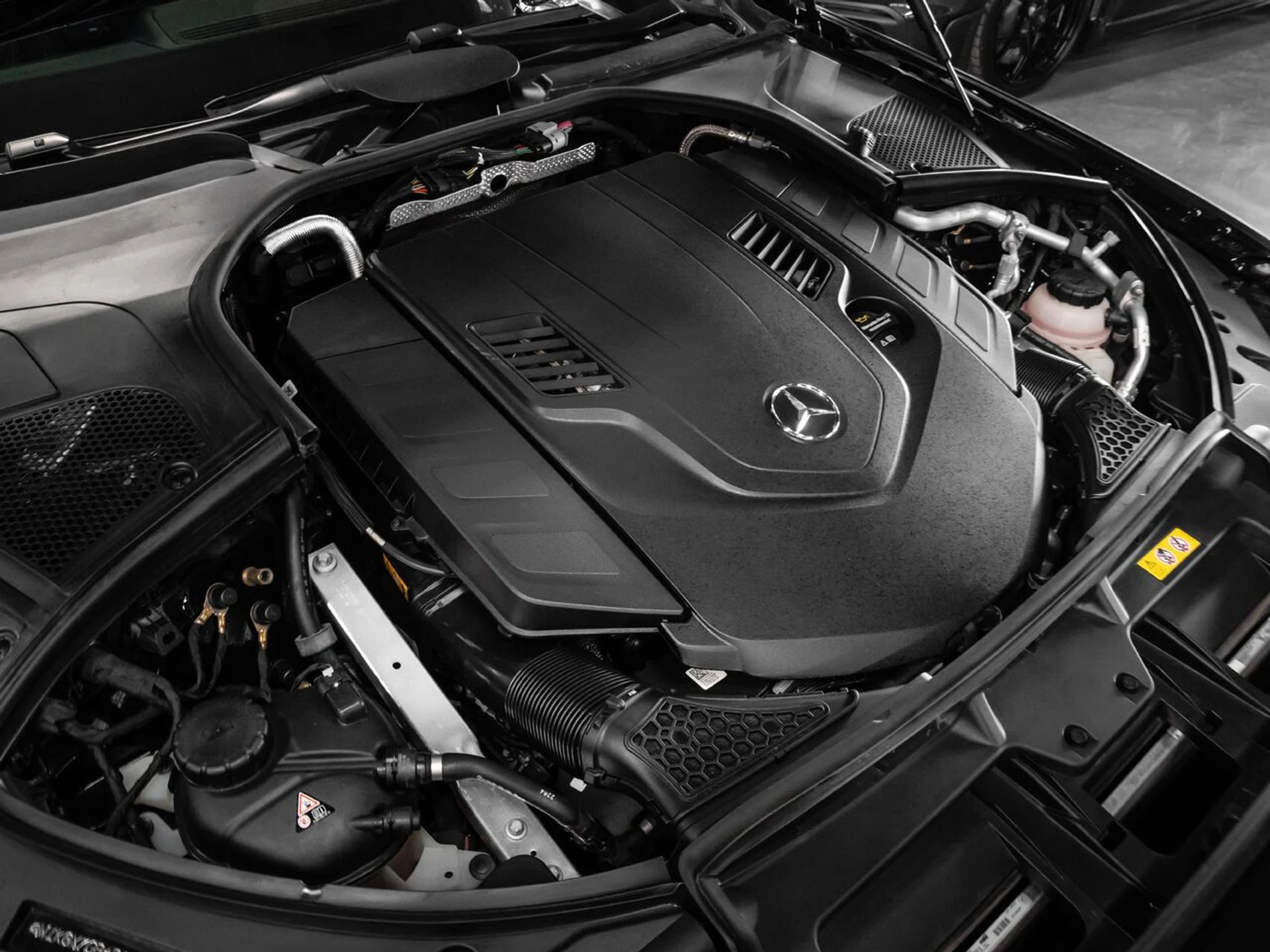 mph080_2767670524_mercedes_benz_s_class_2023_b7d6a57f12