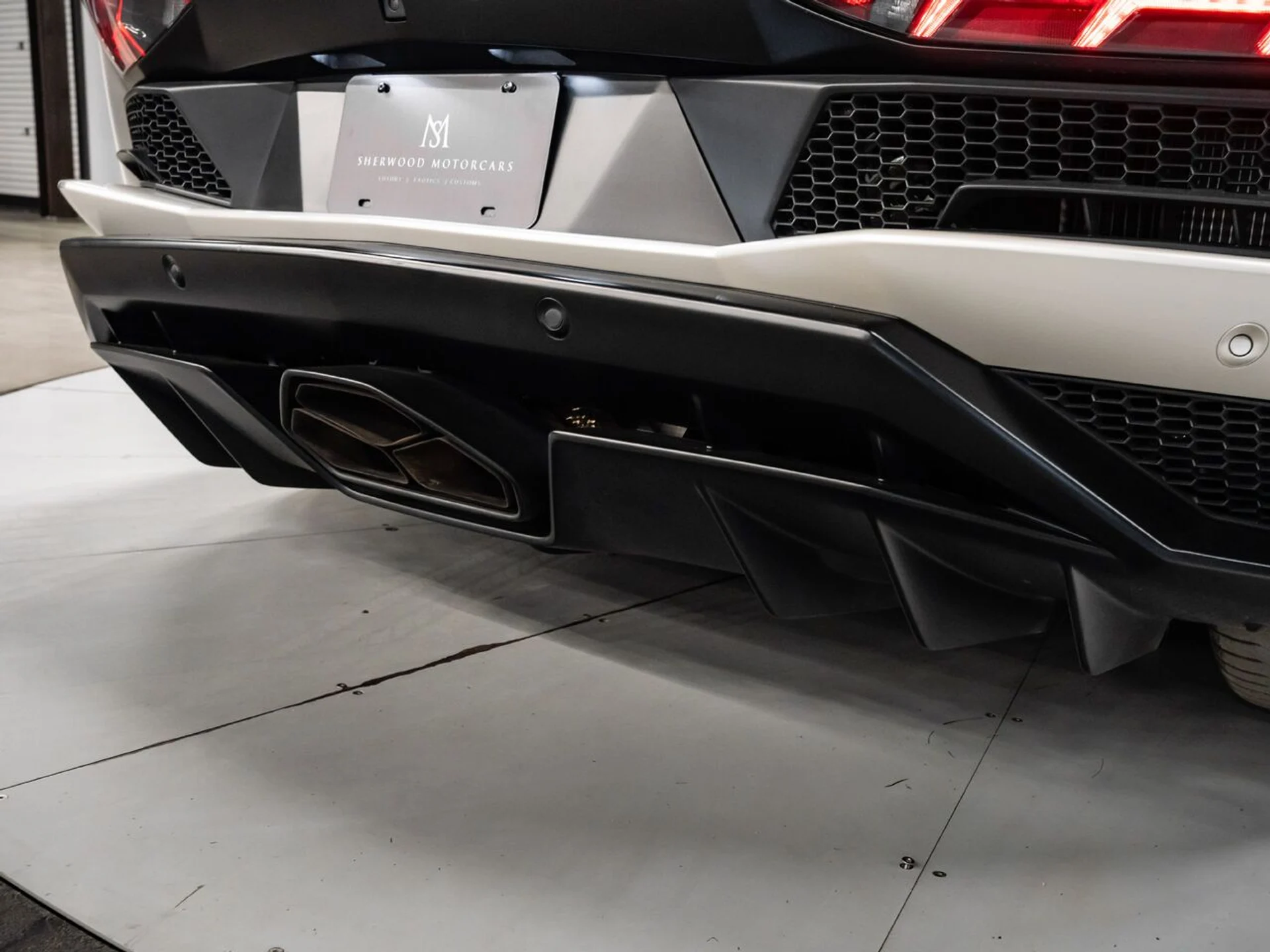 mph080_3074905940_lamborghini_aventador_2017_c6af3a7e22