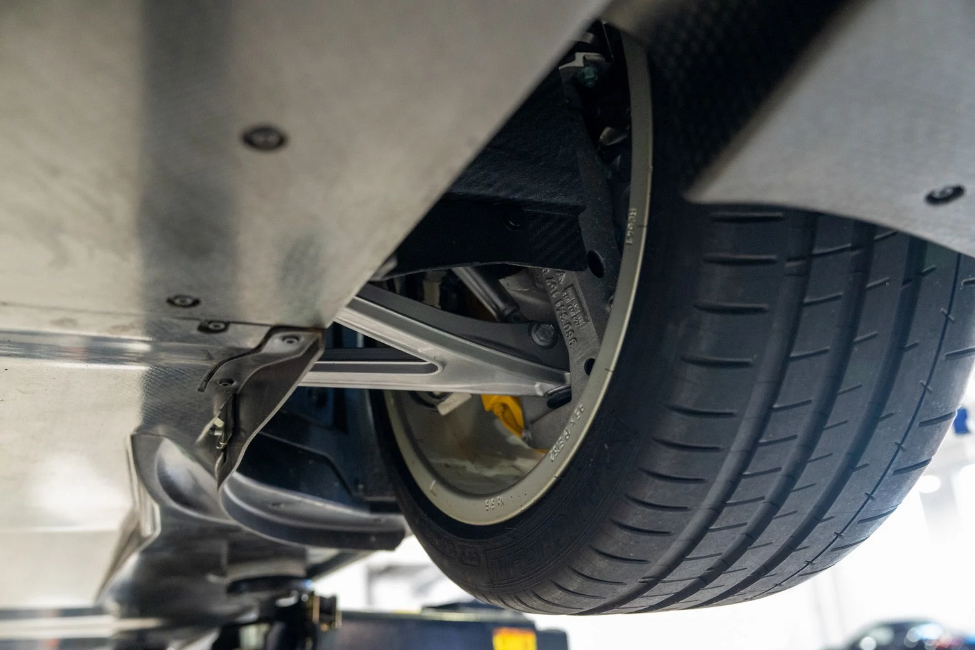 mph080_3161191023_Used_2004_Porsche_Carrera_GT_1793121967_10fff4f0d9
