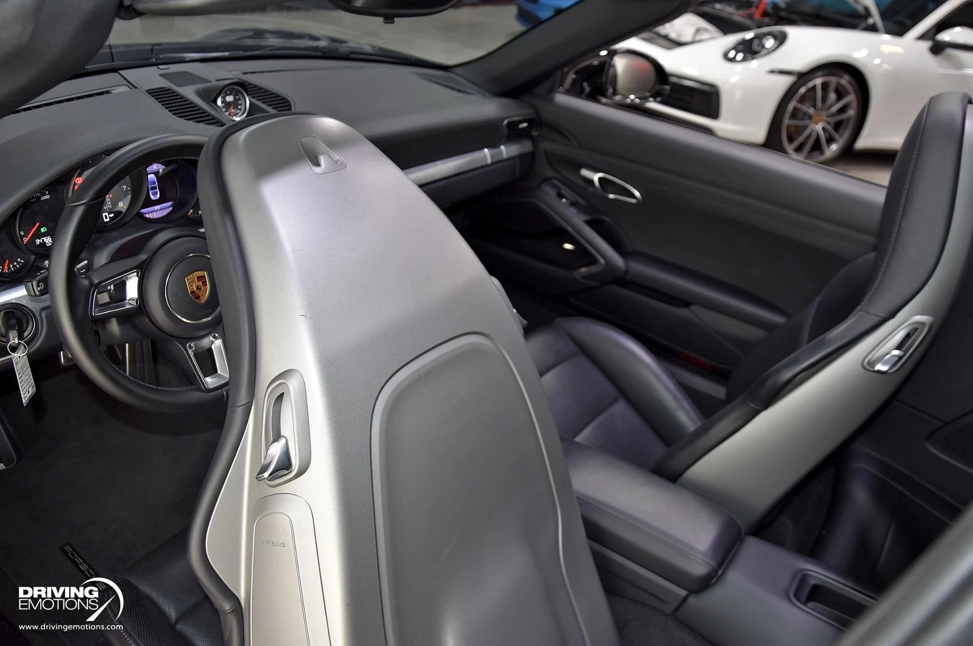 mph080_3275046975_868_p81_l_57a4563810