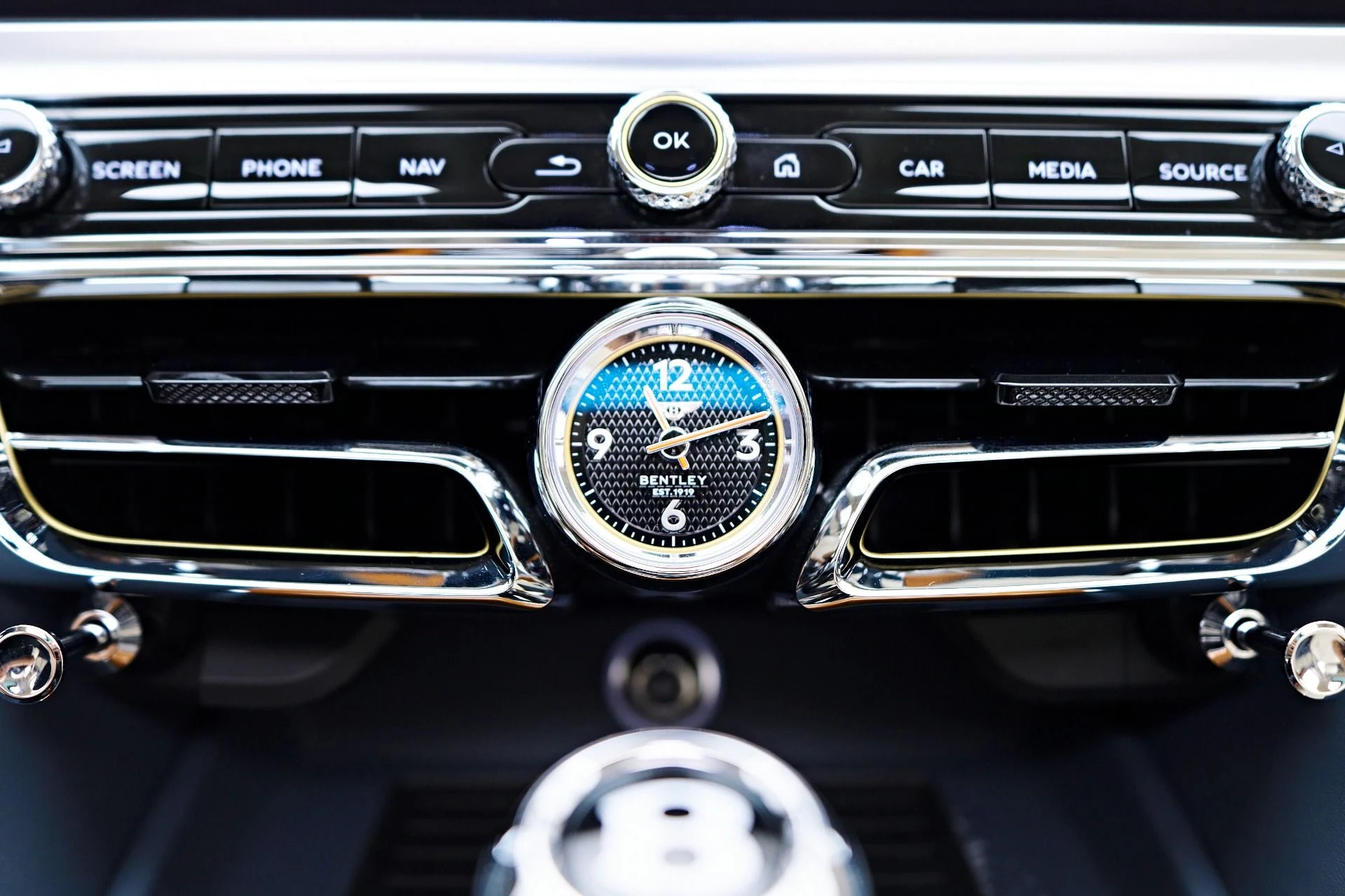mph080_3453063705_Used_2023_Bentley_Flying_Spur_Hybrid_1749520600_d315311212