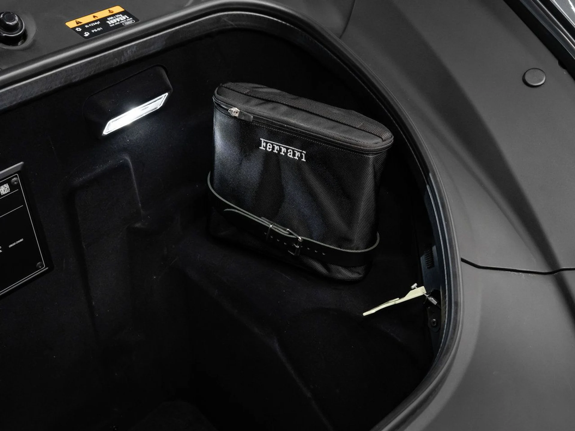 mph080_3586390247_ferrari_f8_spider_2021_32216e81ce