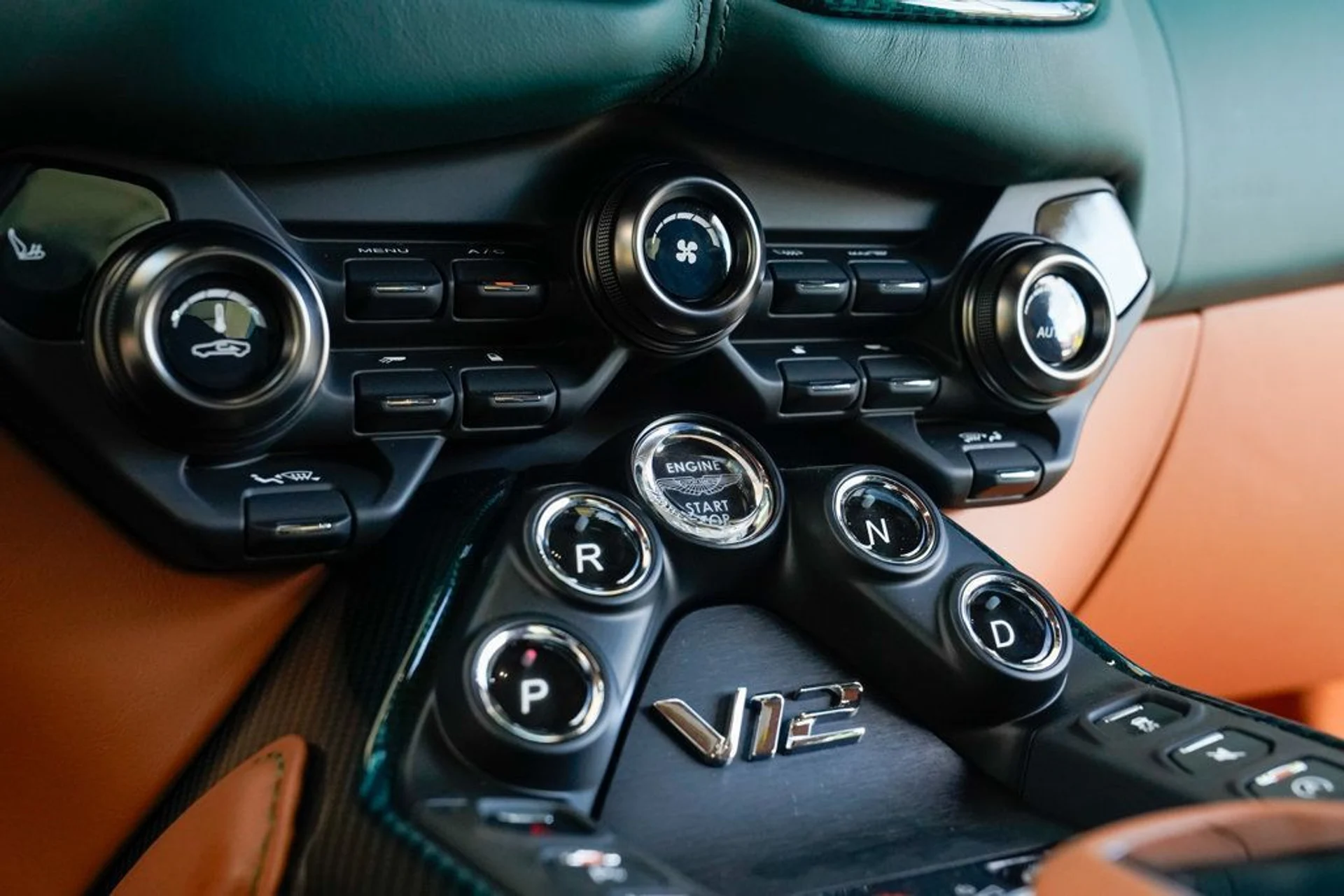 mph080_3643585219_used_2023_aston_martin_vantage_v12coupe_14354_22896697_81_1024_8aef08e235