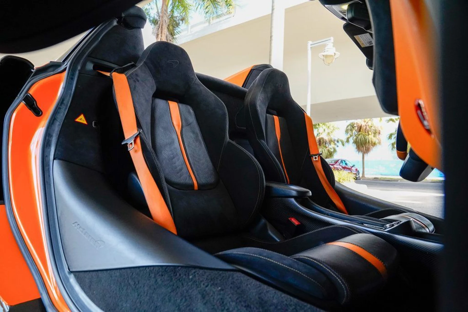 mph080_3668356545_used_2018_mclaren_570s_spider_14354_22891400_81_1024_6cc713fb30