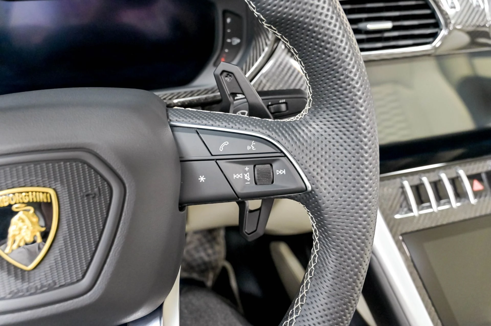 mph080_3769368042_Used_2020_Lamborghini_Urus_1778528583_295d7ae1ab
