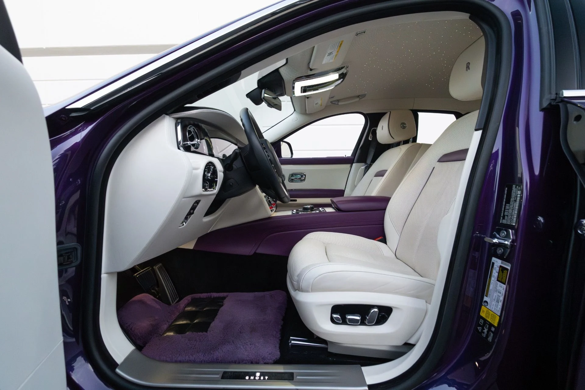 mph080_3795387593_Used_2021_Rolls_Royce_Ghost_1762913749_4296eb8f45