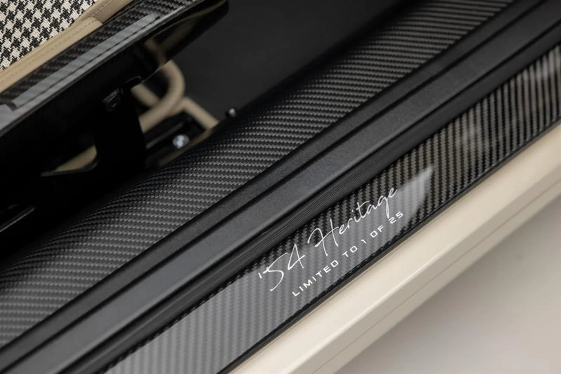 mph080_388838033_E74_A34_F4_5259_426_D_8_D4_A_96993448_E596_4c073ec67f