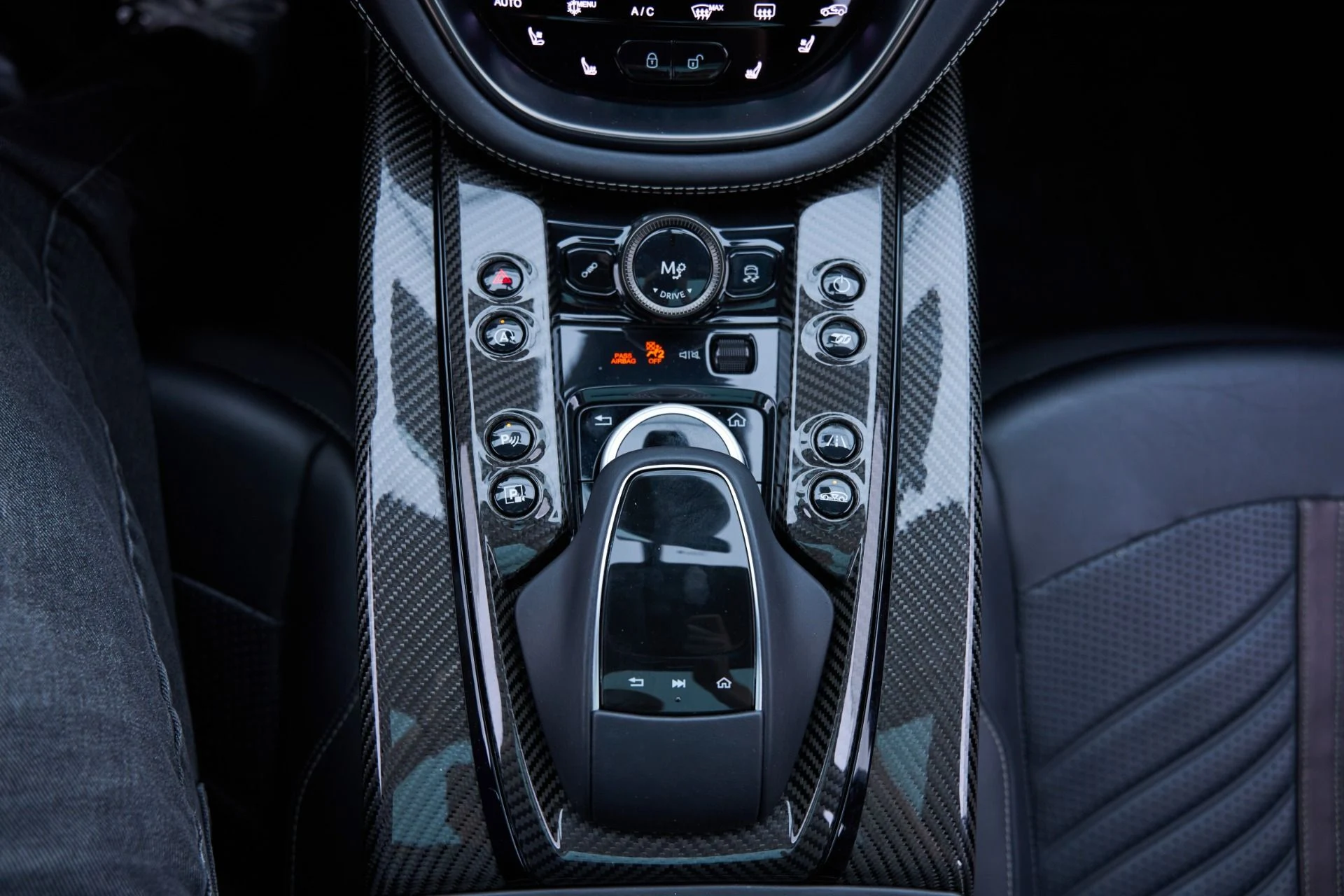 mph080_3946968227_Used_2024_Aston_Martin_DBX_707_1793218303_3b279bfe55