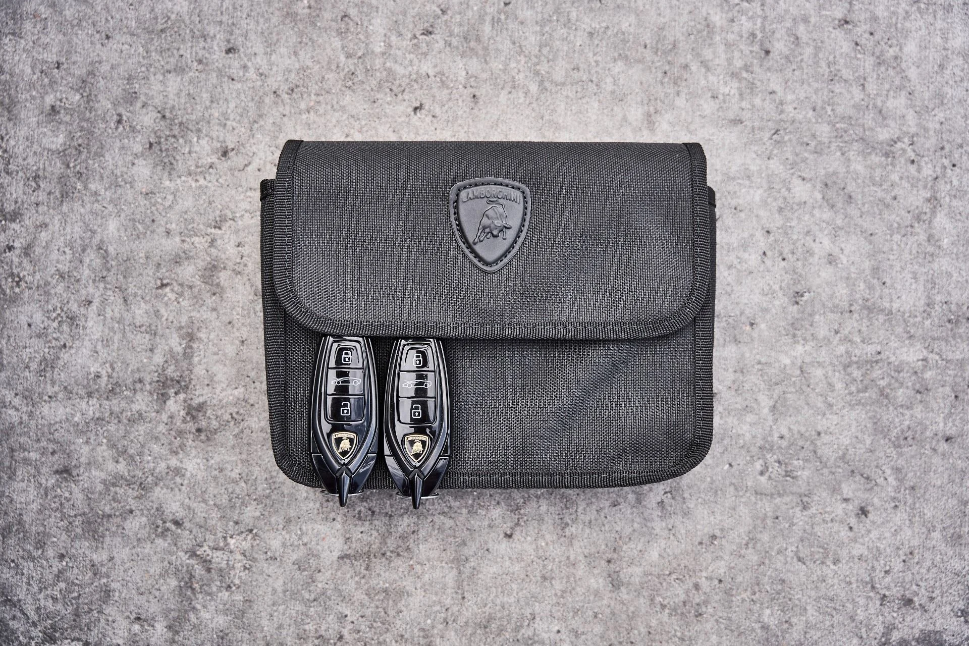 mph080_3970484508_Used_2025_Lamborghini_Revuelto_Base_1777078211_0d62bf2725