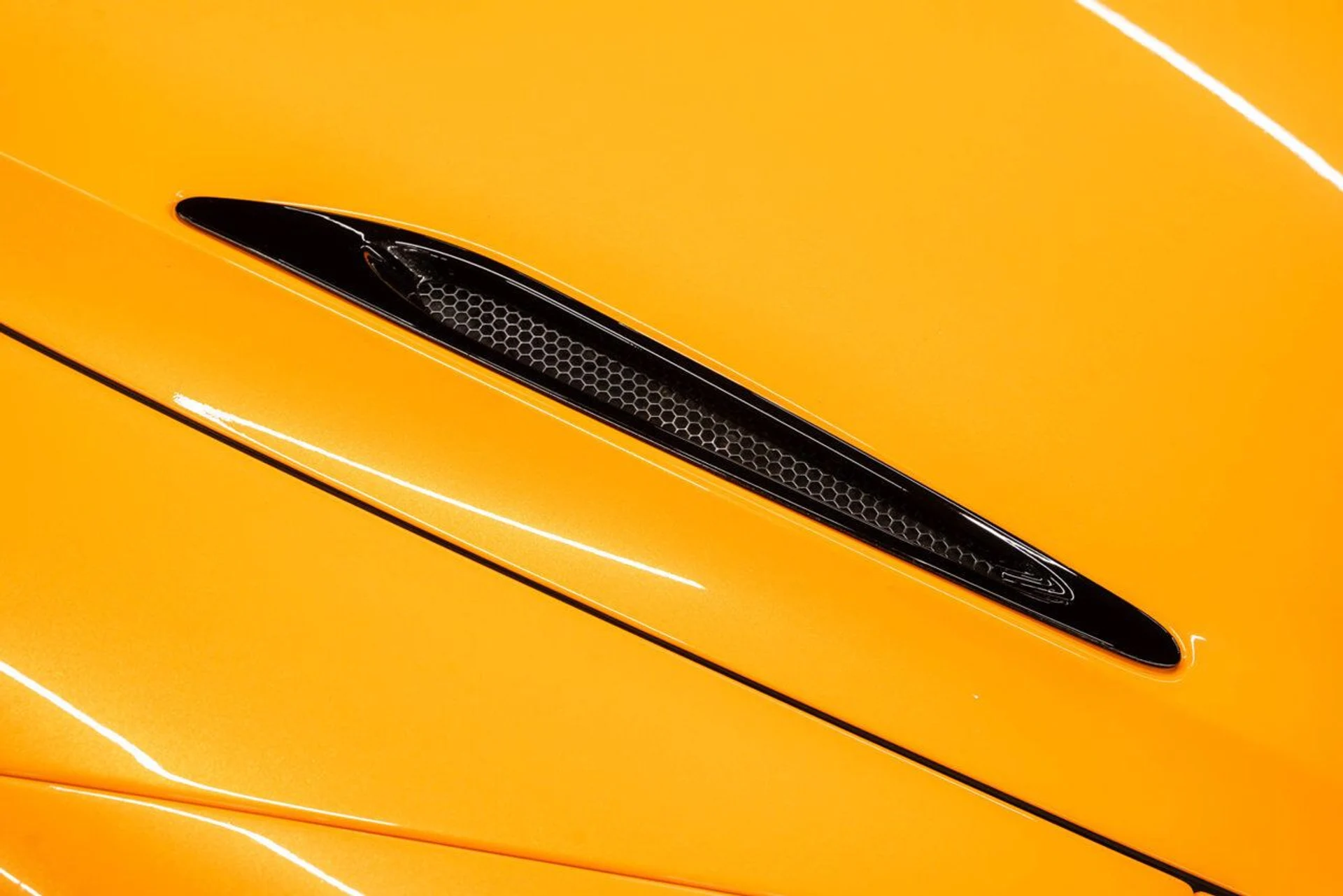 mph080_4010172980_mclaren_765lt_2021_8551370cb0