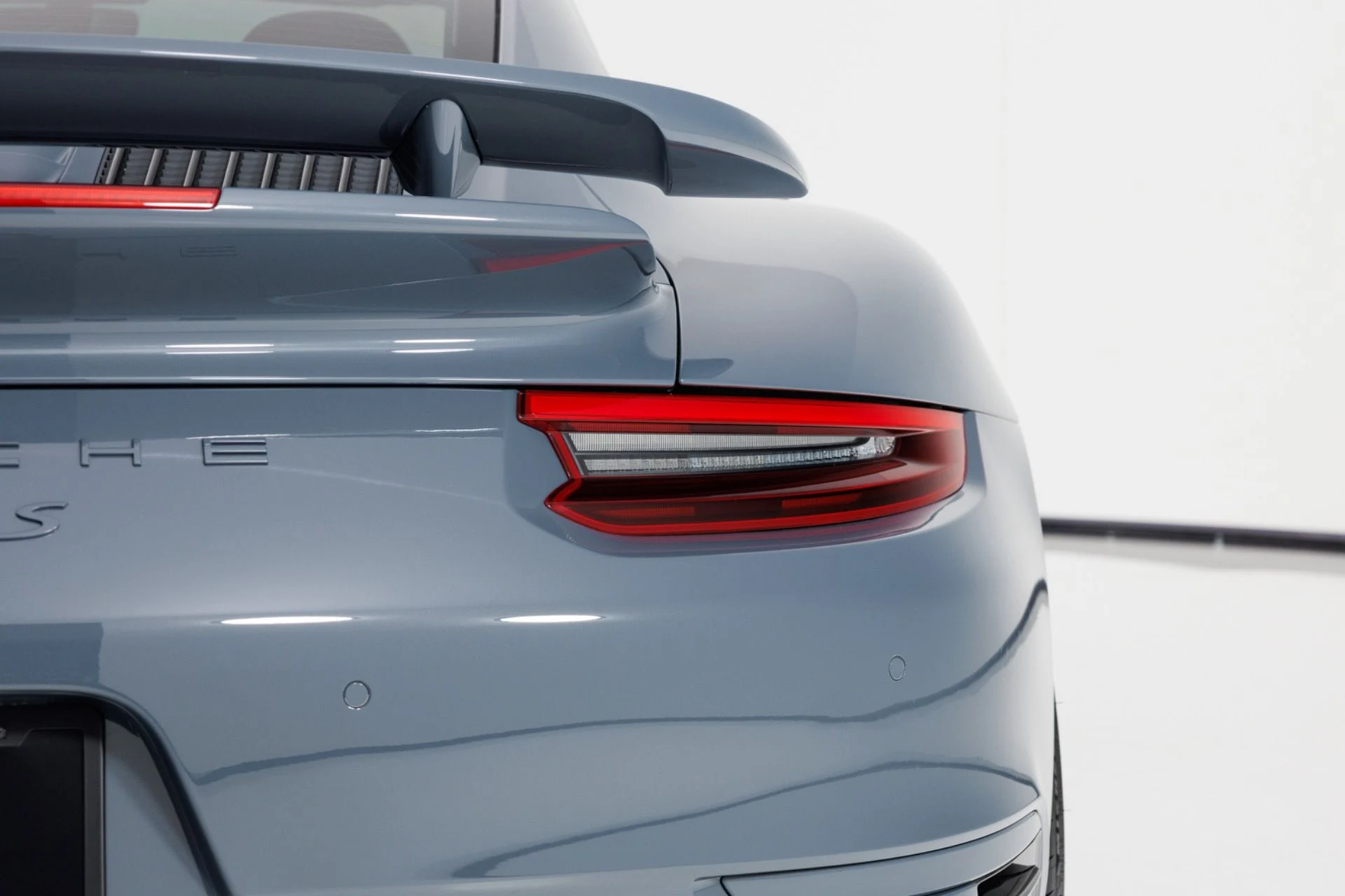 mph080_4043528147_Used_2017_Porsche_911_Turbo_S_1787680367_3b6e6a3e68