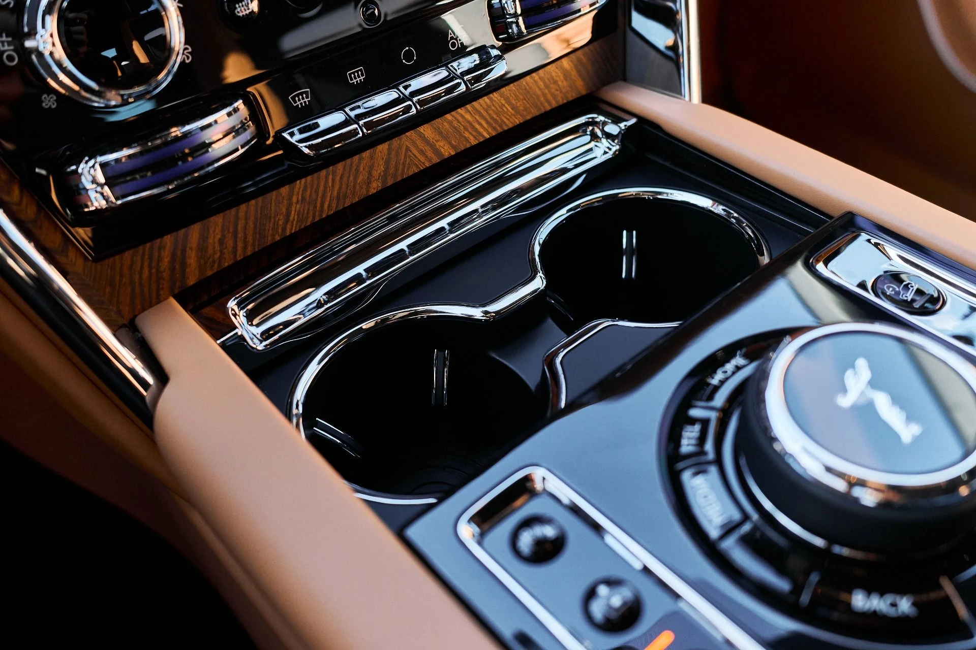 mph080_4084688299_Used_2025_Rolls_Royce_Cullinan_Base_1766020523_2598ac9b5b