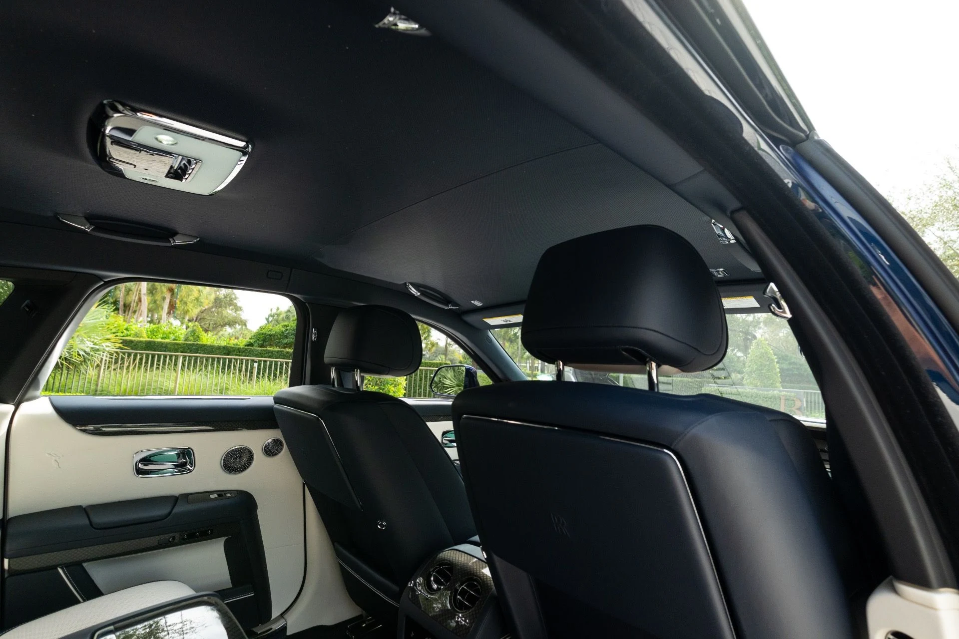 mph080_4113596147_Used_2023_Rolls_Royce_Black_Badge_Ghost_1765569637_0a2285b38e