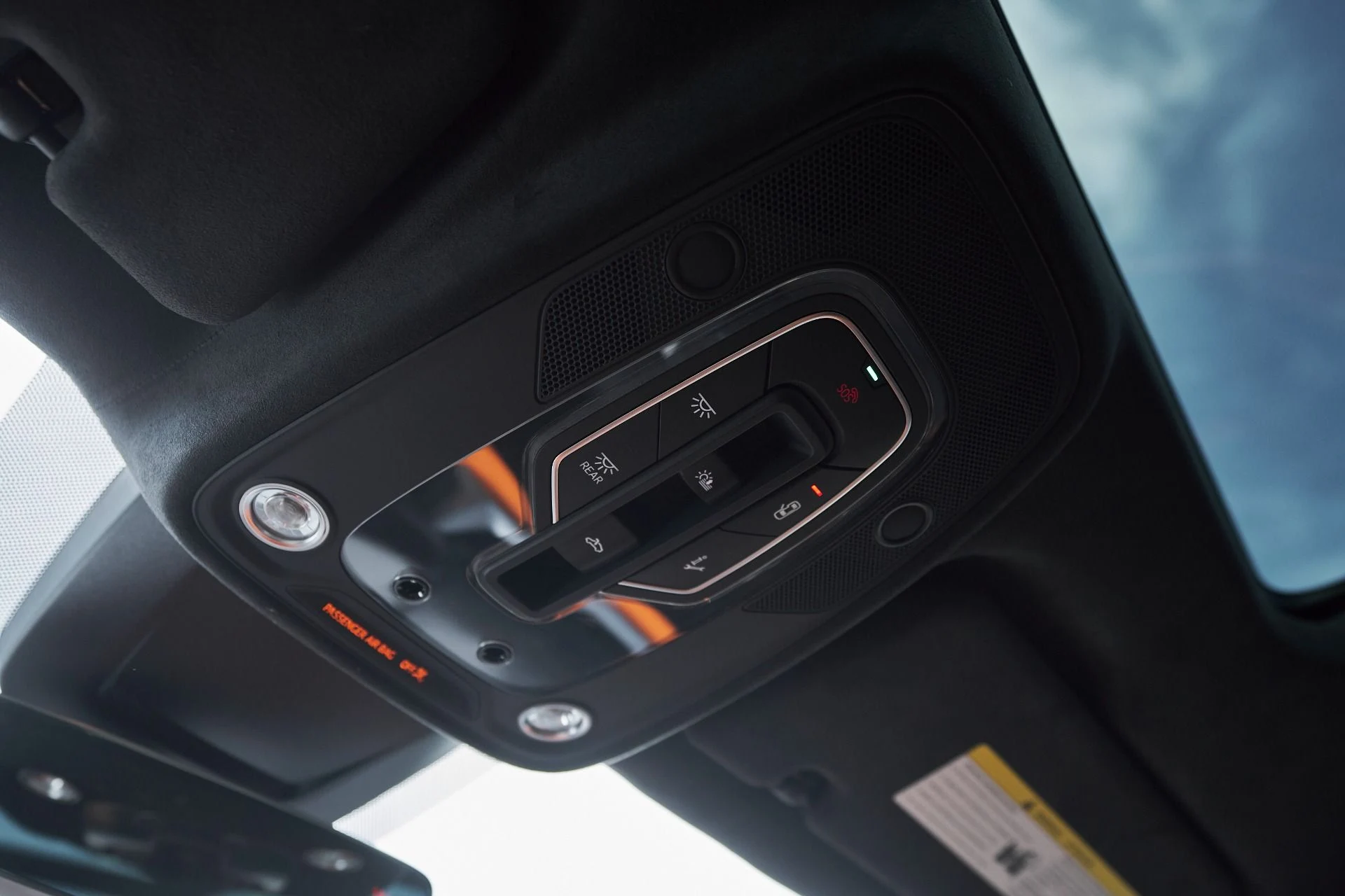 mph080_4165202904_Used_2025_Lamborghini_Urus_SE_1763677128_592a058001