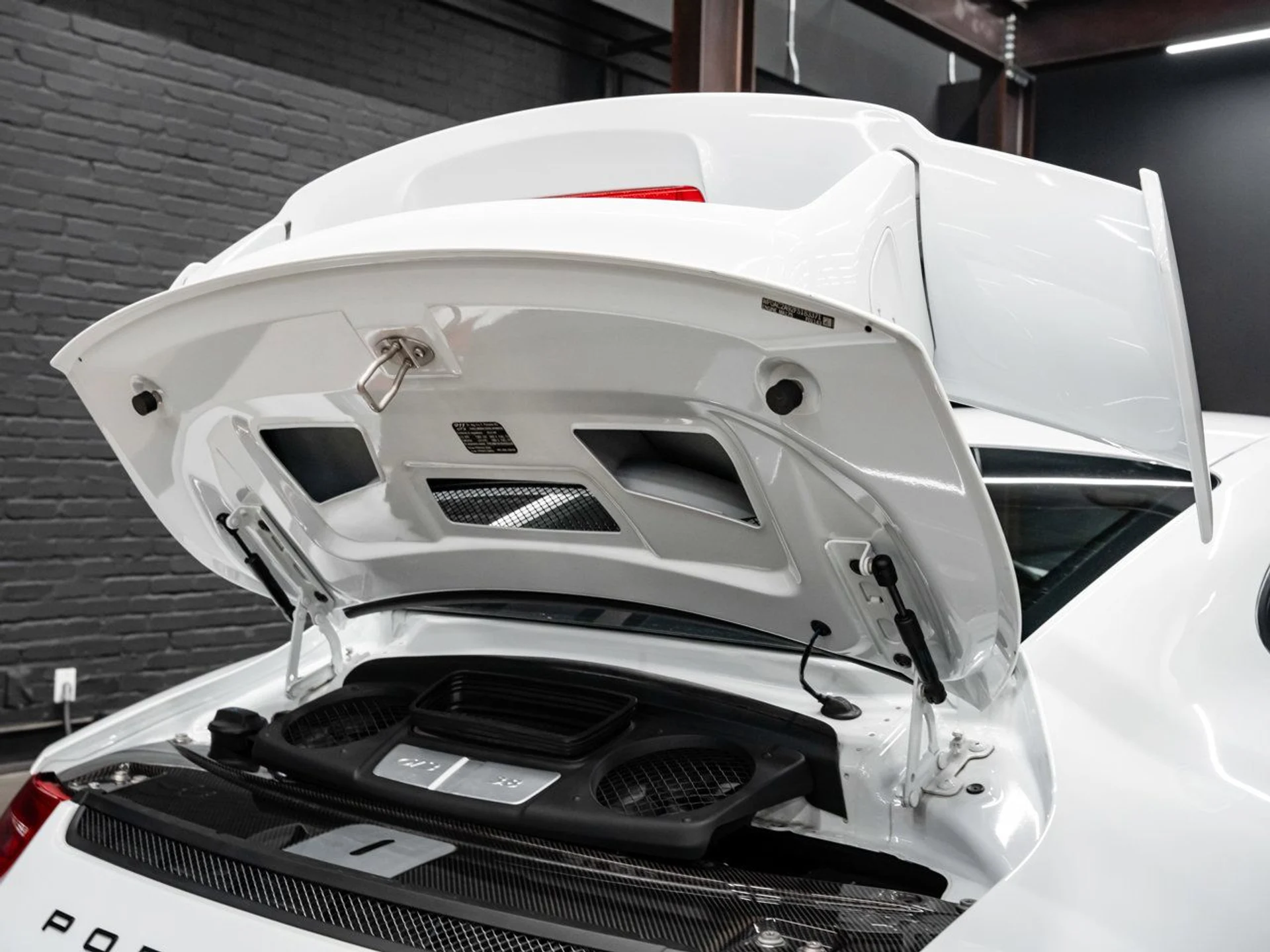 mph080_435571494_porsche_911_2015_57e2e22911