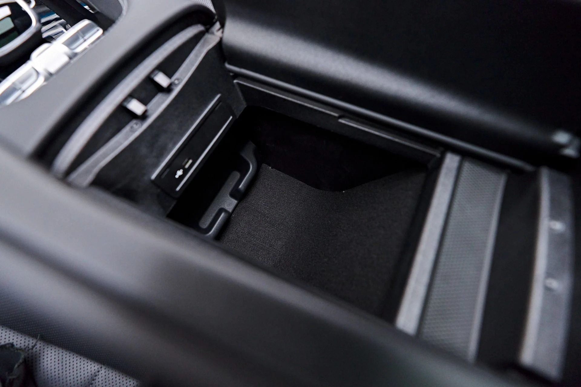 mph080_486141855_Used_2023_Mercedes_Benz_GLS_Maybach_GLS_600_1762799282_df29c25a3a