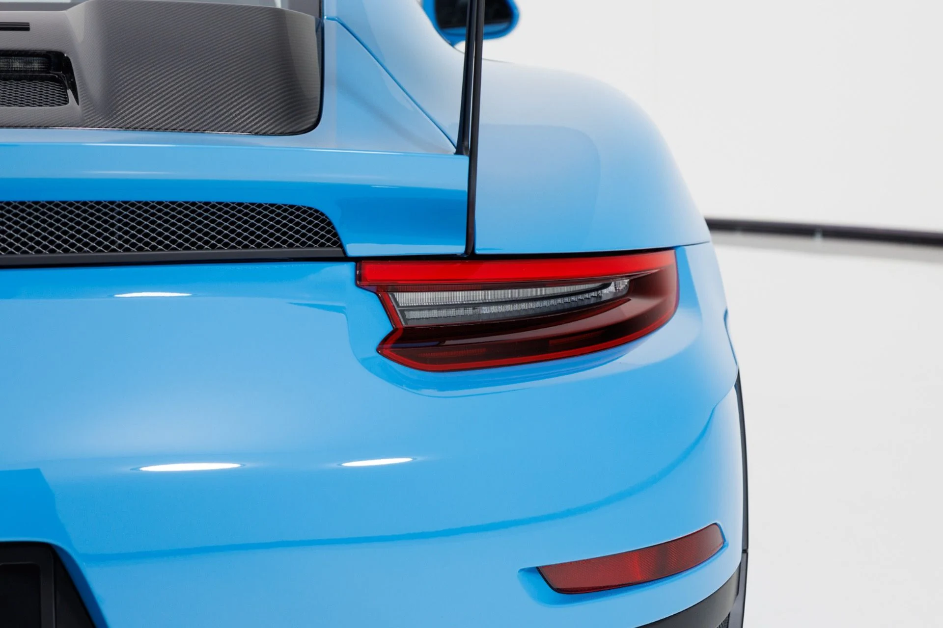 mph080_6875972_Used_2019_Porsche_911_GT_2_RS_1792013928_b95e703851