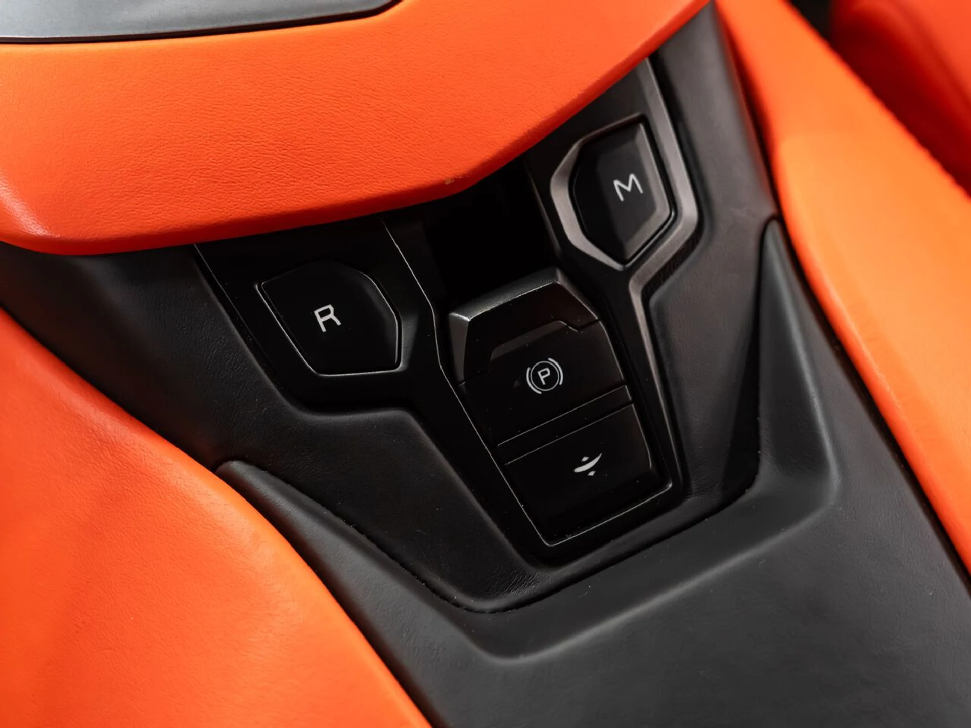 mph080_829637082_lamborghini_aventador_2015_08a78689cb
