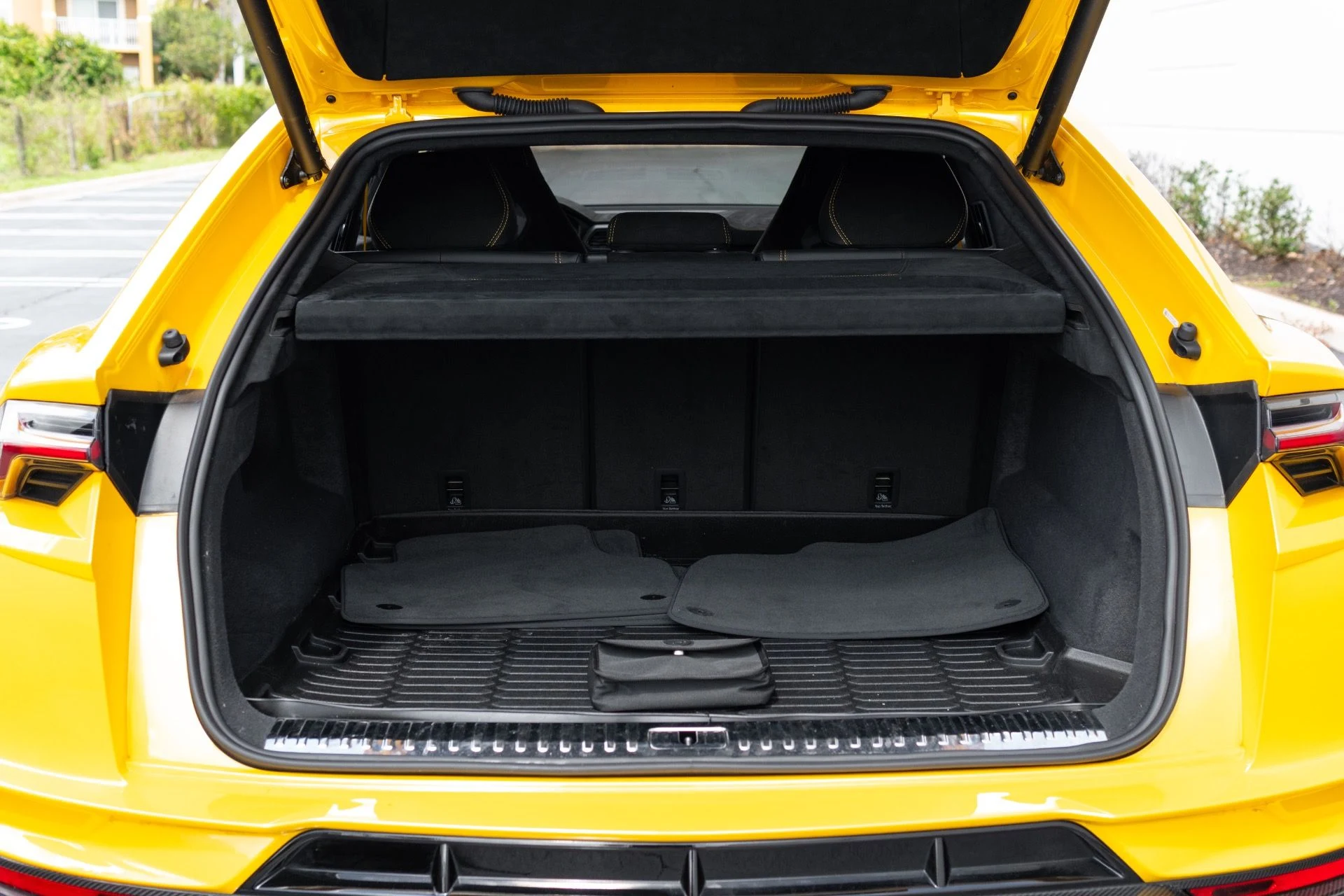 mph080_974479250_Used_2024_Lamborghini_Urus_Performante_1773952296_8d08c1497d