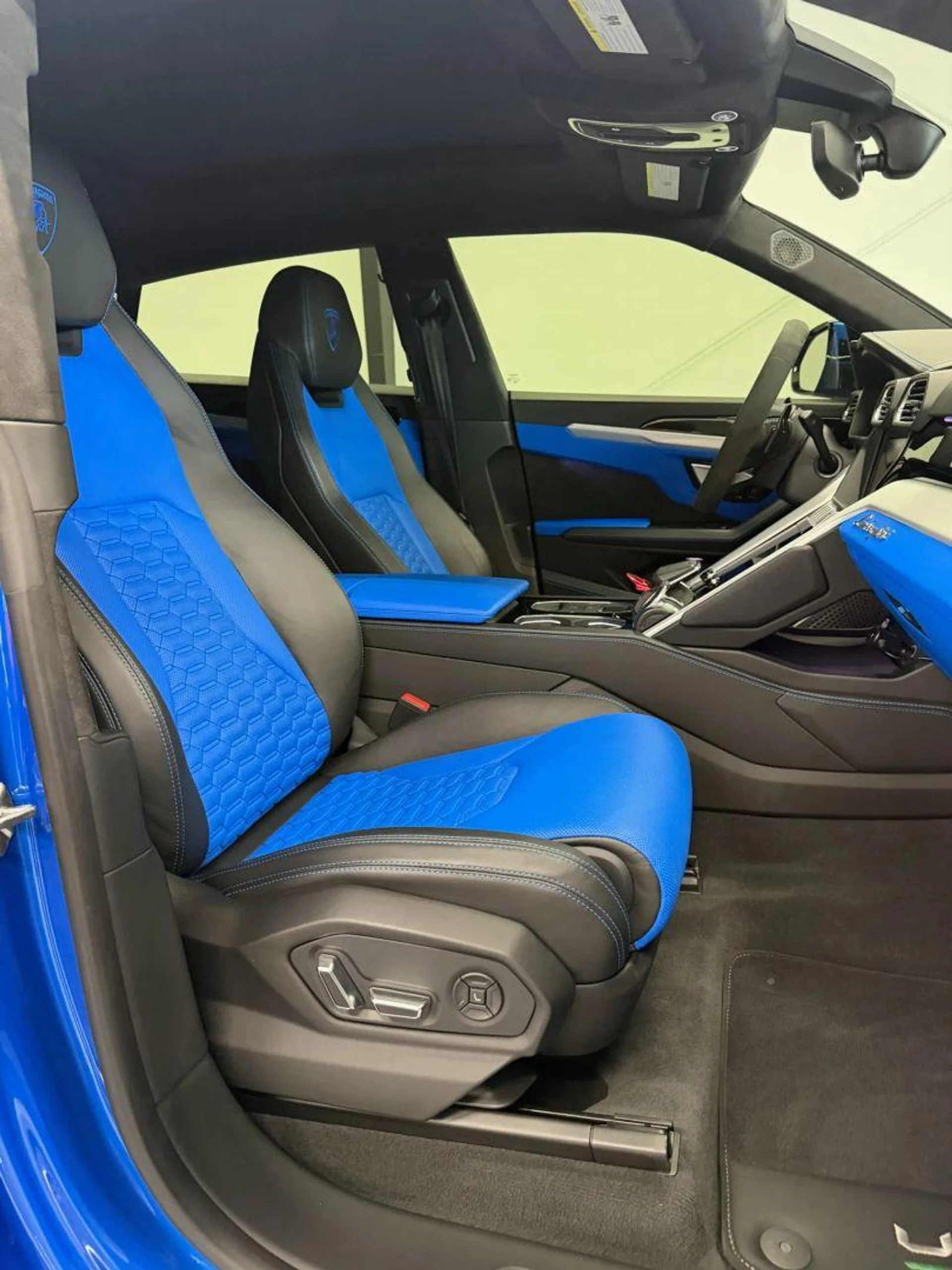 mph080_977055704_Used_2019_Lamborghini_Urus_Sport_Utility_4_D_1784105715_a6dec8efe0