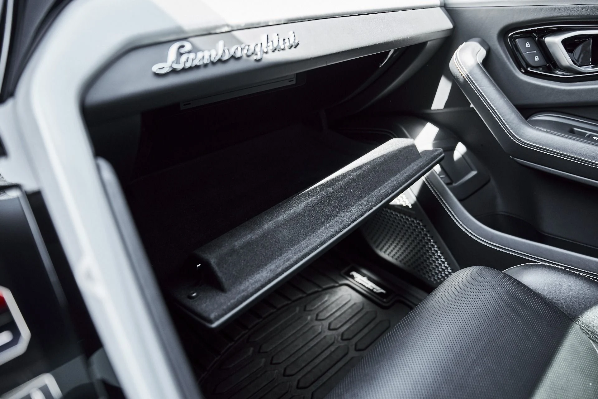 mph080_987579881_Used_2022_Lamborghini_Urus_1778790471_1894ca44e1