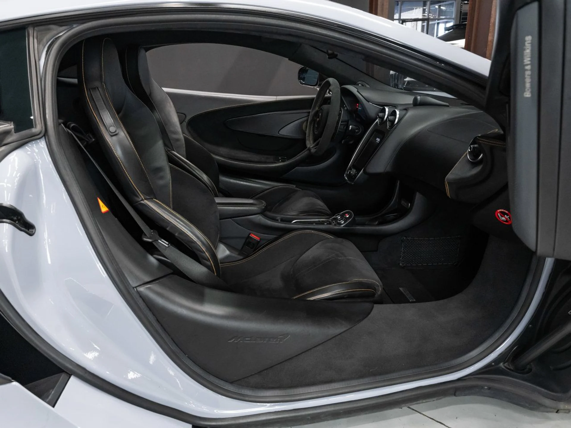 mph081_1069180390_mclaren_570s_2017_c5d5b67212