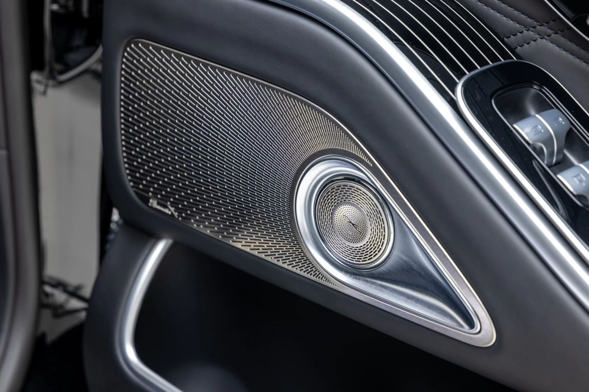 mph081_1207431425_13213_p82_l_875fbc4c33