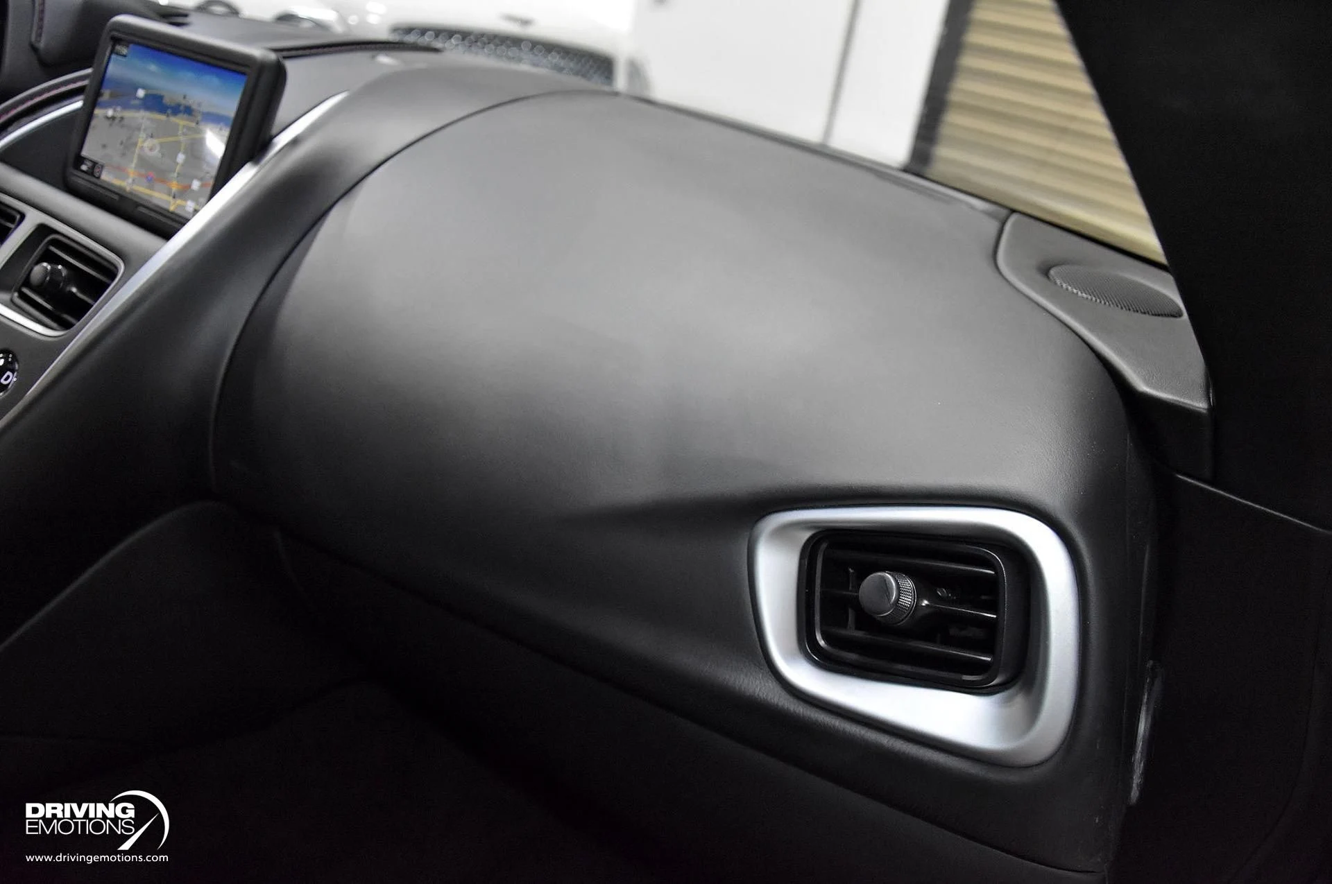 mph081_1253478900_861_p82_l_de14513153