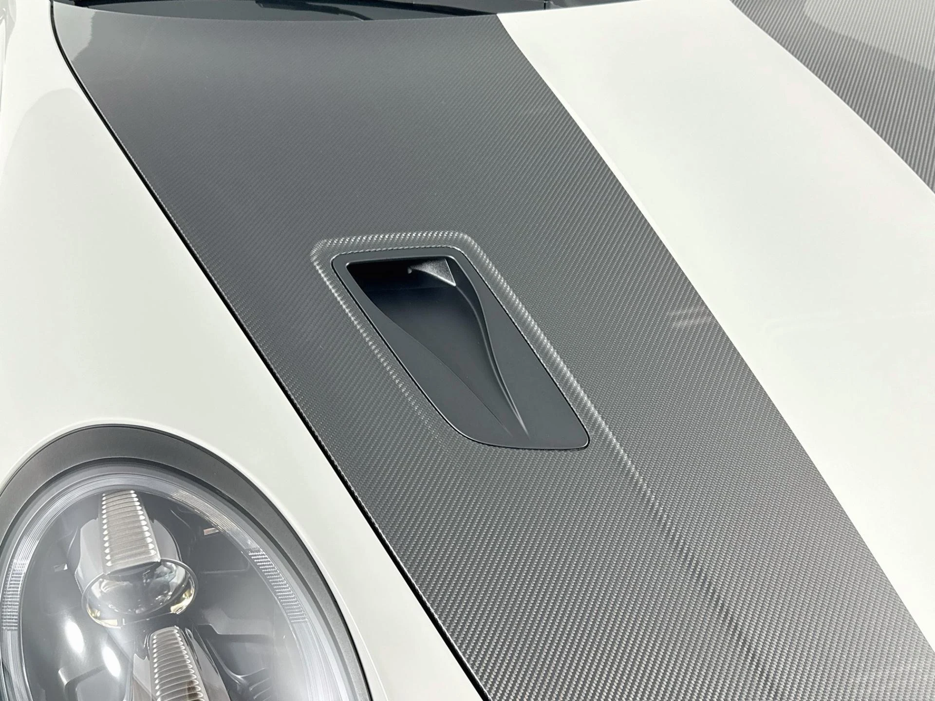 mph081_1484439247_Used_2018_Porsche_911_GT_2_RS_1790873208_4a7f1d4567