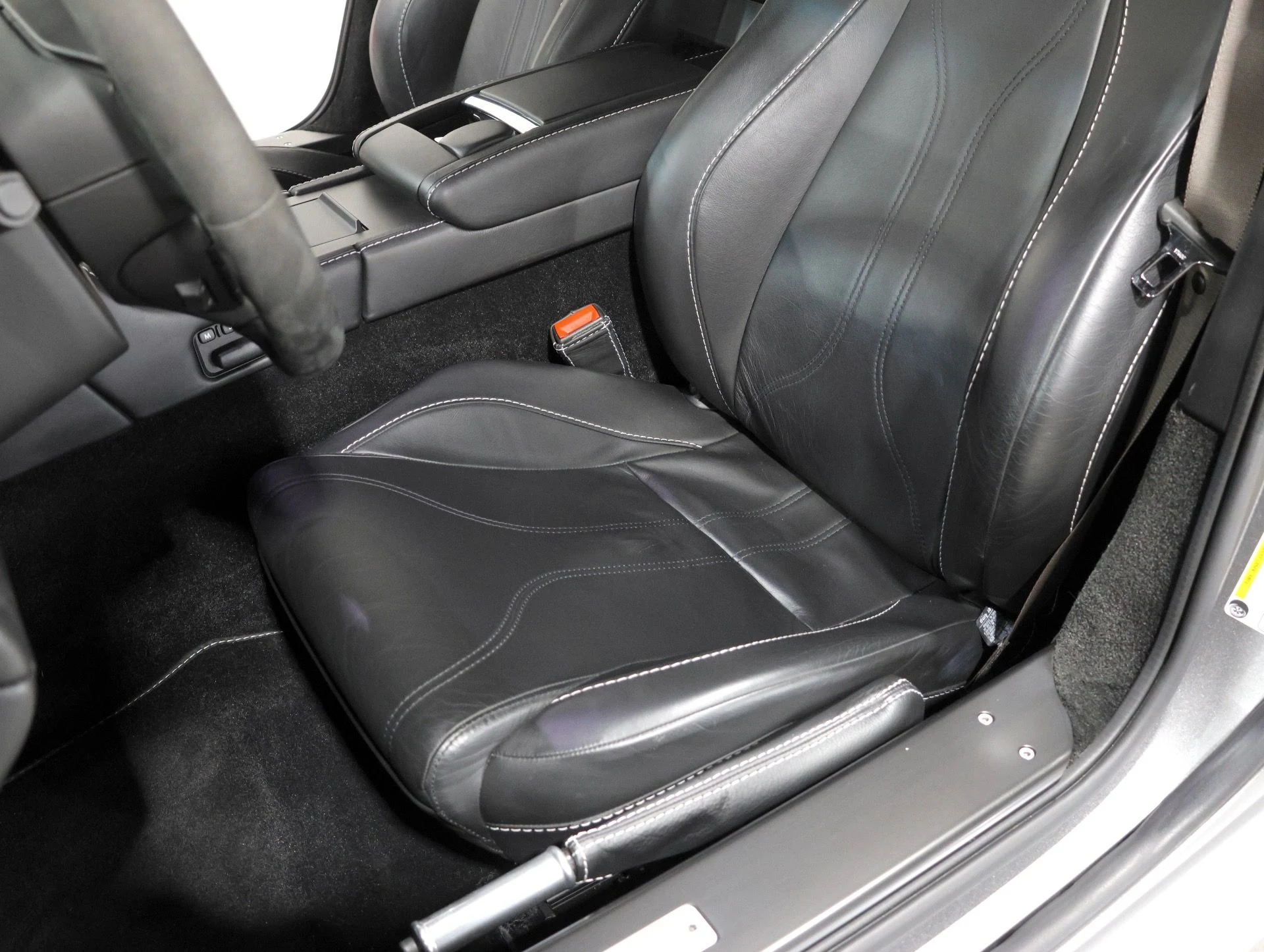 mph081_1496806427_Used_2012_Aston_Martin_V12_Vantage_Rare_6_Speed_Manual_Over_200_K_MSRP_20_K_In_Recent_Maintenance_1770846605_fb94a4569b