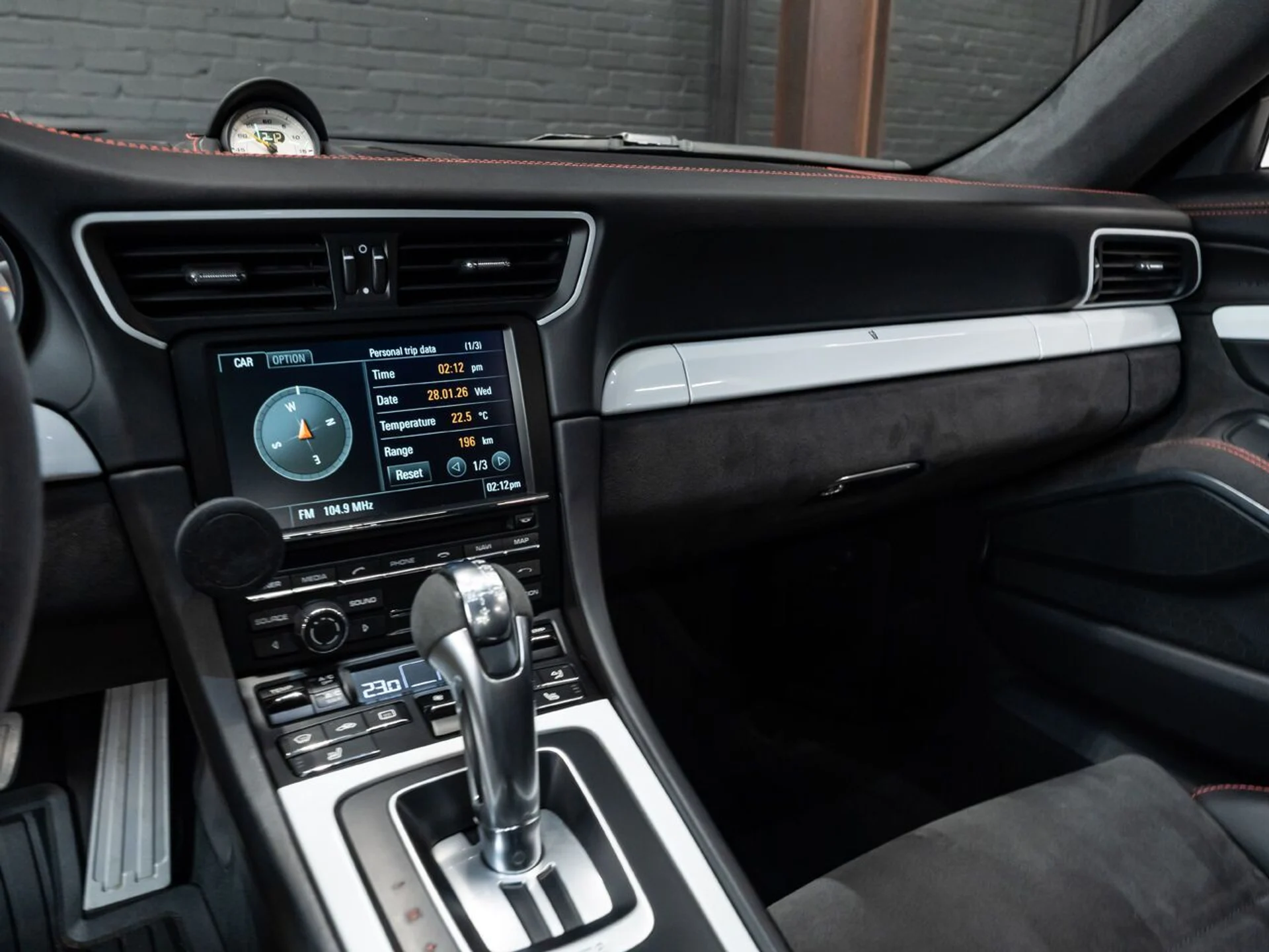 mph081_152738446_porsche_911_2015_b9f3e1d468