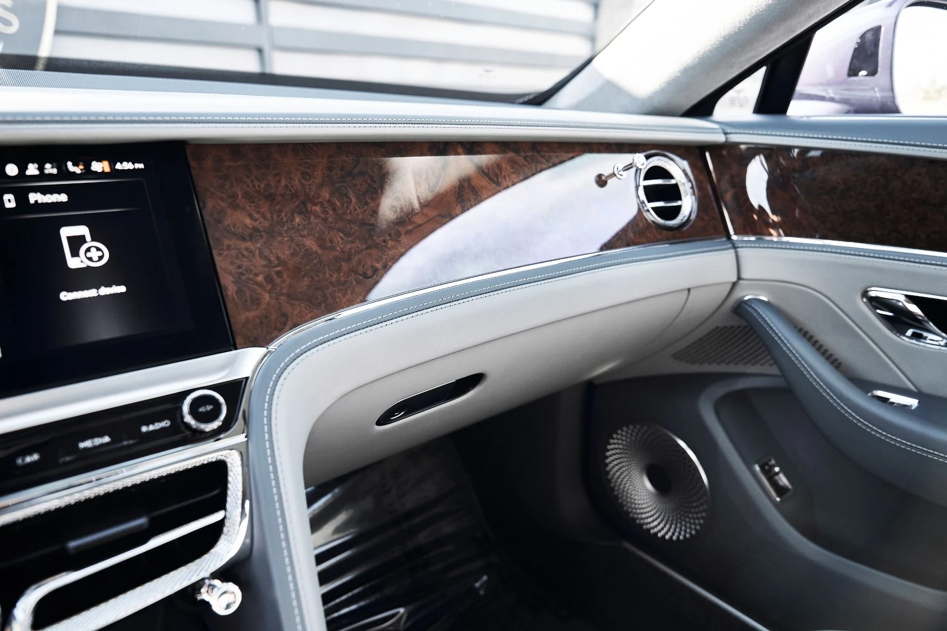 mph081_1548197466_Used_2026_Bentley_Flying_Spur_V8_1775613389_ad8beb3685