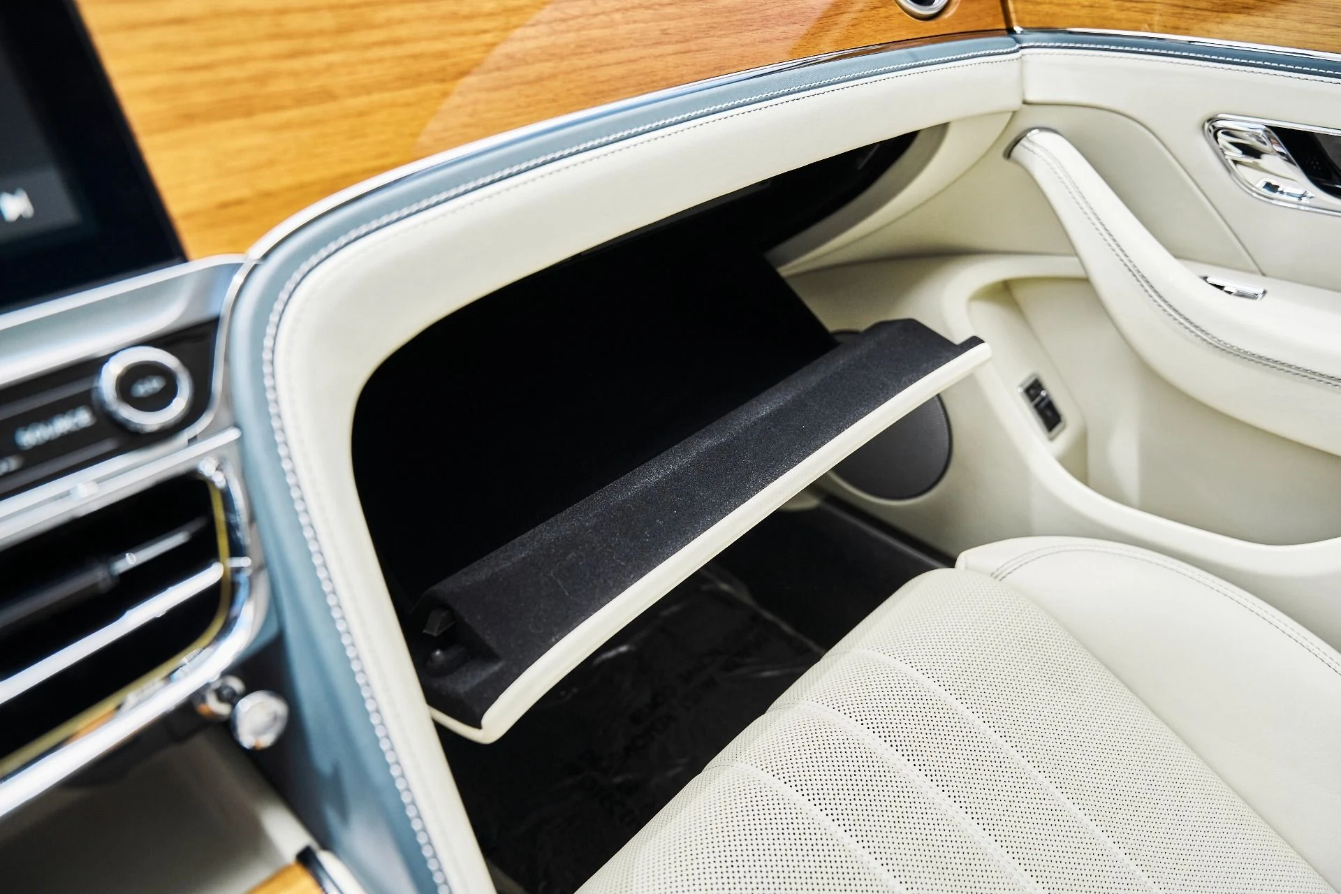 mph081_1582078107_Used_2021_Bentley_Flying_Spur_V8_1779867090_9175ad8f92