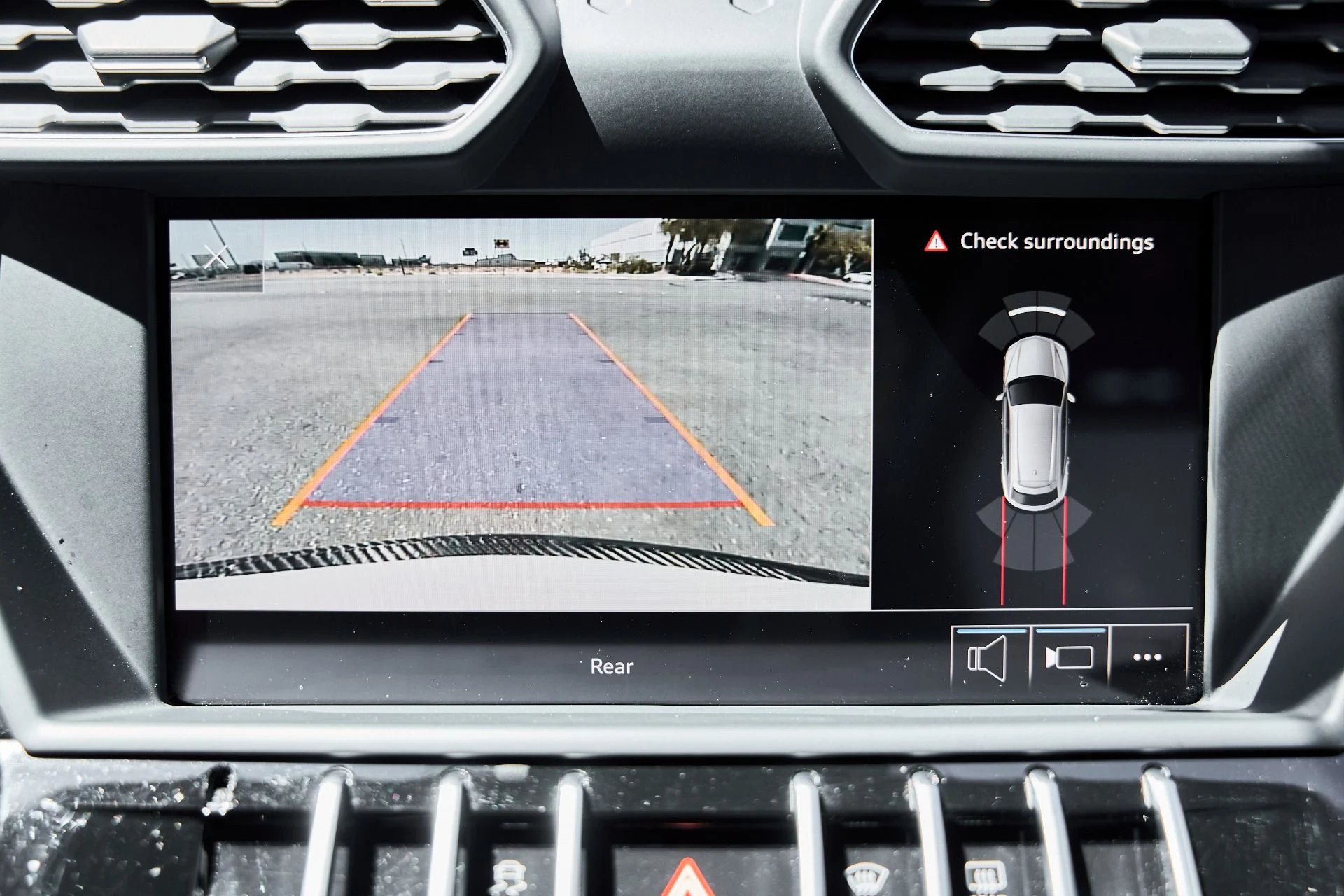 mph081_1848434996_Used_2019_Lamborghini_Urus_Base_1776301945_ef3af6d788