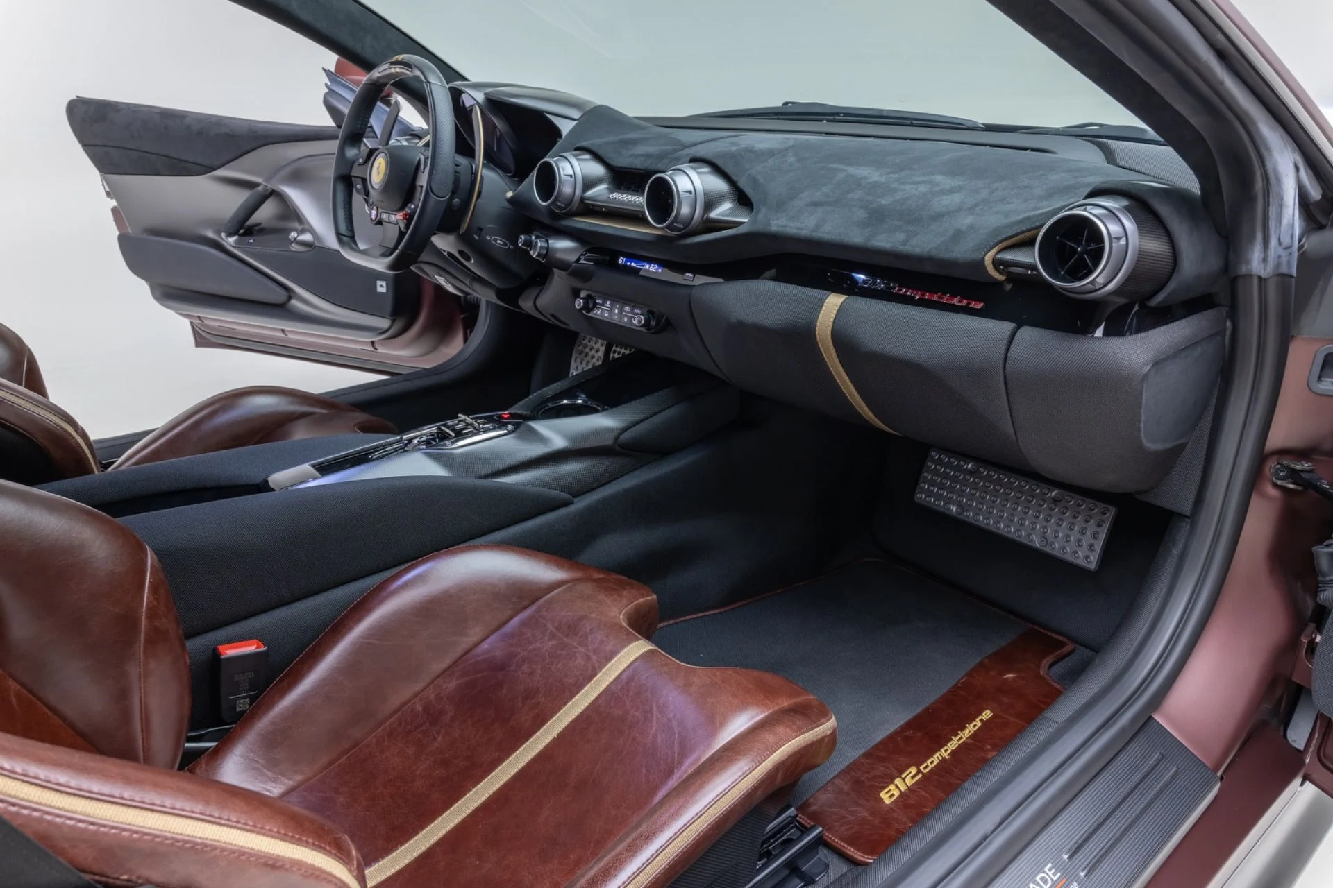 mph081_185758177_13437_p82_l_54736078ab