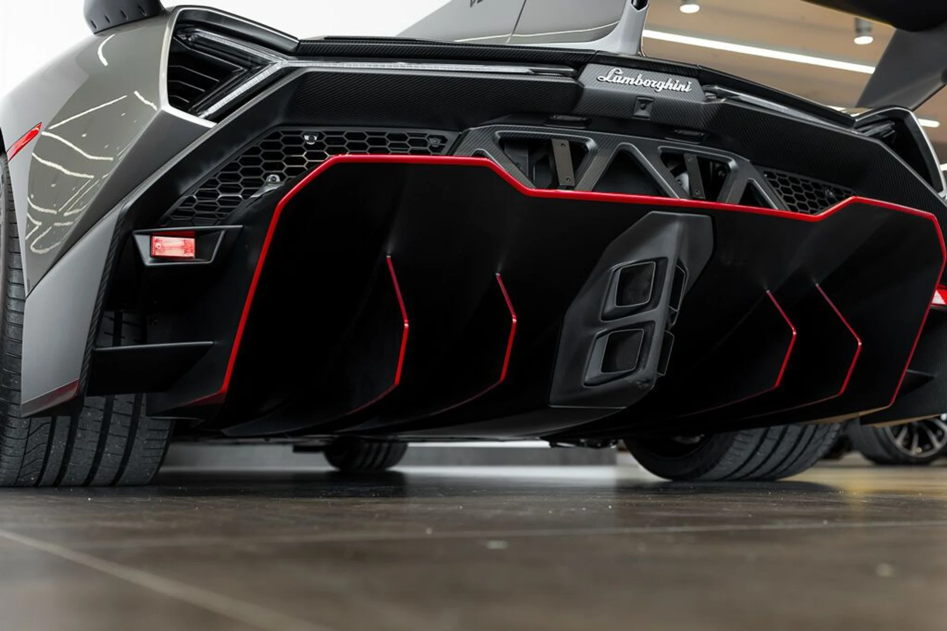 mph081_1915781503_lamborghini_veneno_2014_jpg_v_1779988126_f71a79104a